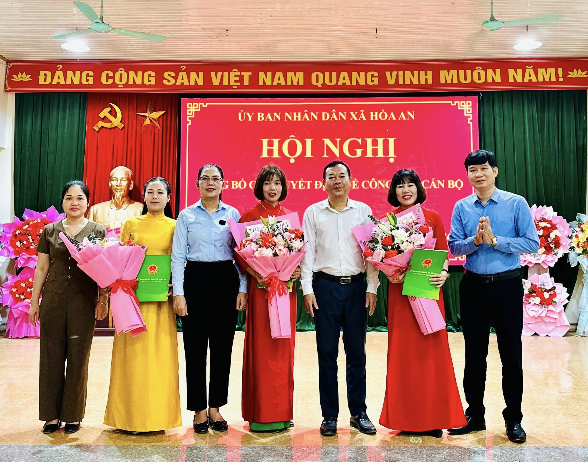 HÒA AN TỔ CHỨC HỘI NGHỊ CÔNG BỐ CÁC QUYẾT ĐỊNH VỀ CÔNG TÁC CÁN BỘ