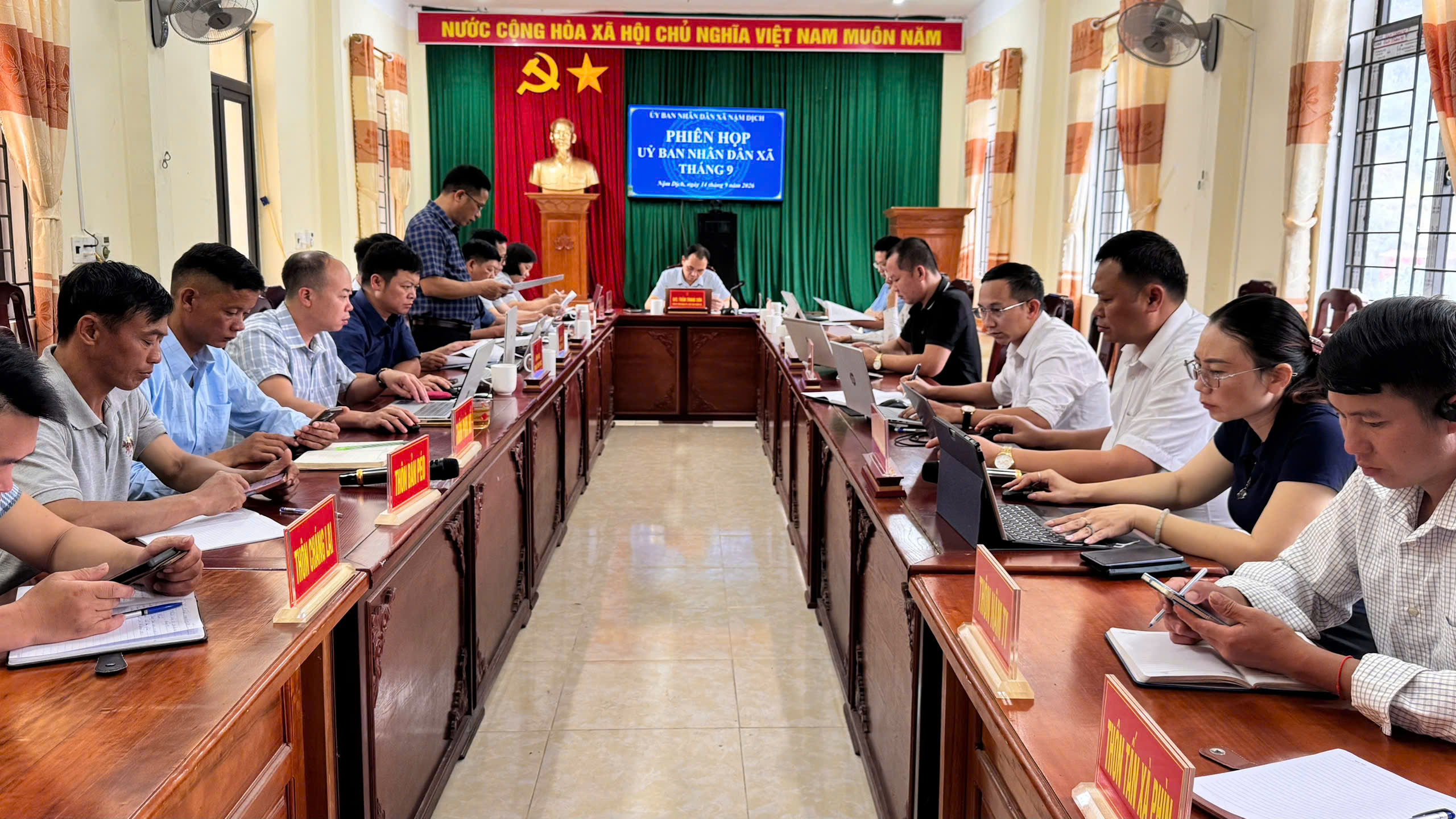 XÃ NẬM DỊCH TỔ CHỨC PHIÊN HỌP ỦY BAN NHÂN DÂN XÃ THÁNG 9