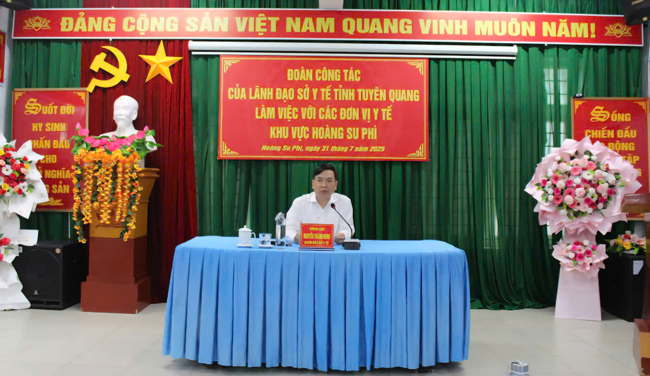 Đoàn công tác của Sở Y tế tỉnh làm việc tại xã Hoàng Su Phì