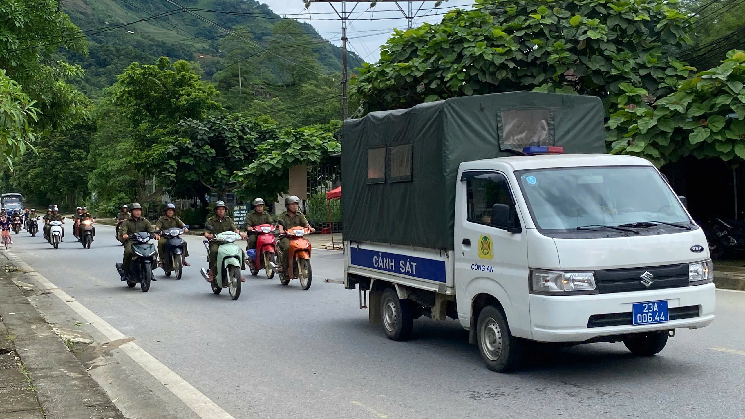 CÔNG AN XÃ MINH TÂN RA QUÂN PHÁT ĐỘNG THI ĐUA TRIỂN KHAI "CHIẾN DỊCH MÙA HÈ SỐ CÙNG VNEID"