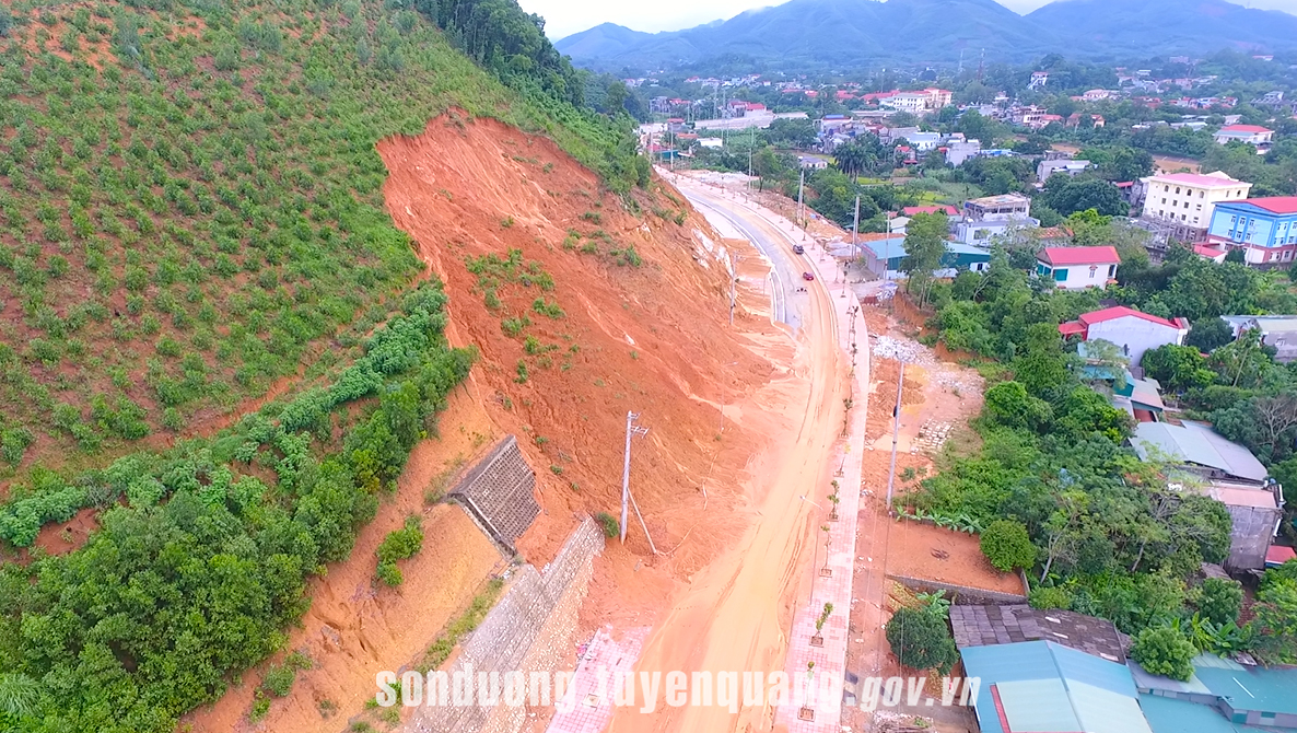 Xã Sơn Dương xuất hiện nhiều điểm sạt lở, tạm dừng lưu thông tuyến đường tránh qua xã Sơn Dương