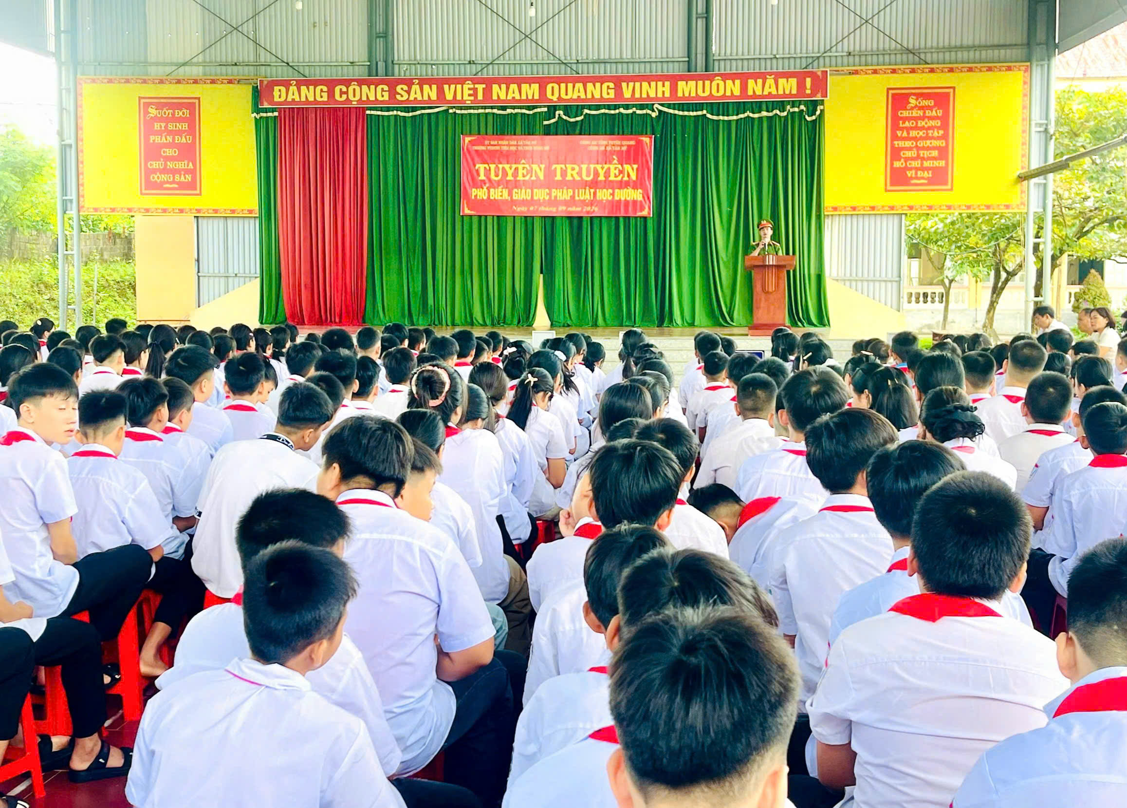 CÔNG AN XÃ TÂN MỸ TĂNG CƯỜNG TUYÊN TRUYỀN, GIÁO DỤC PHÁP LUẬT CHO HỌC SINH