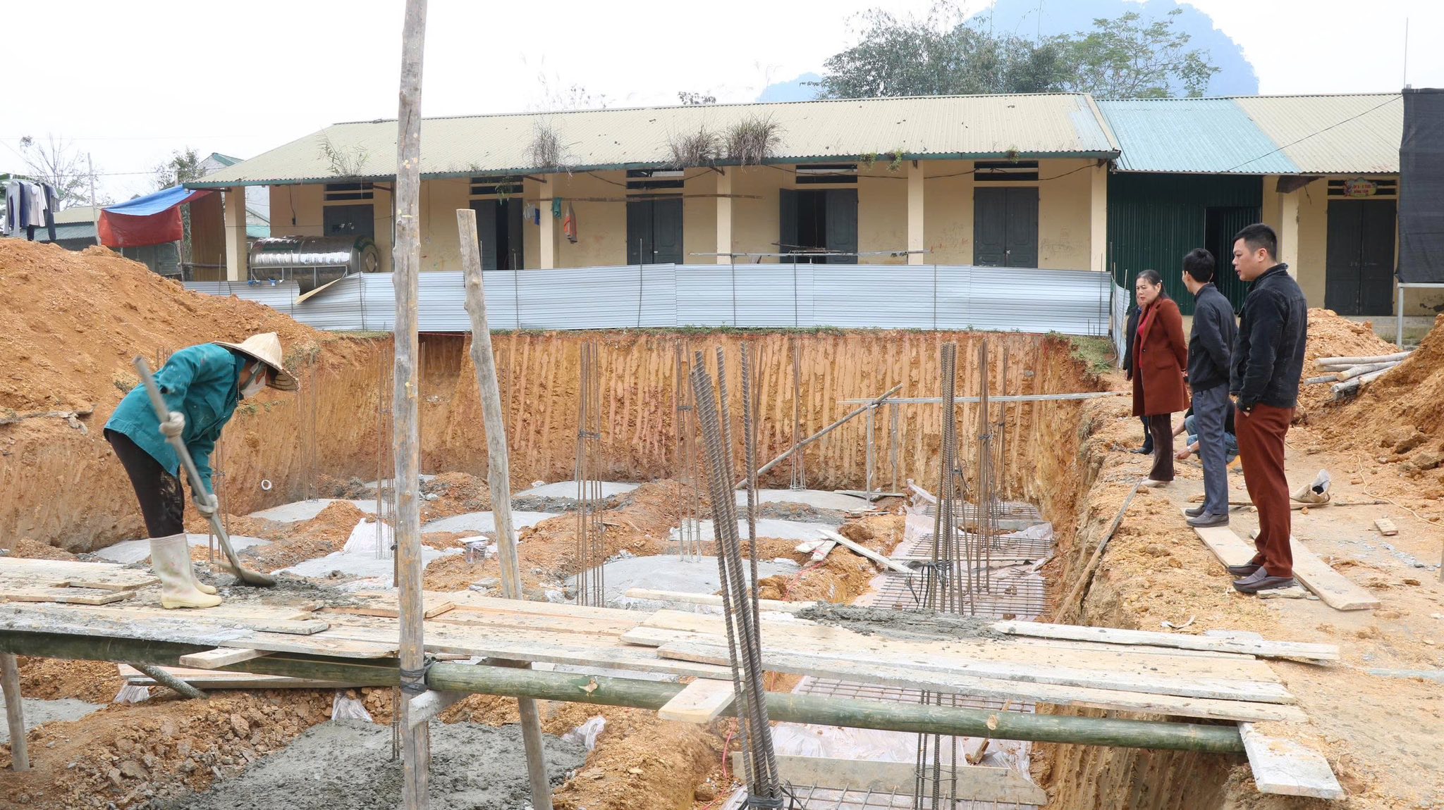 Thường trực Đảng ủy xã Yên Thành kiểm tra các công trình trên địa bàn xã