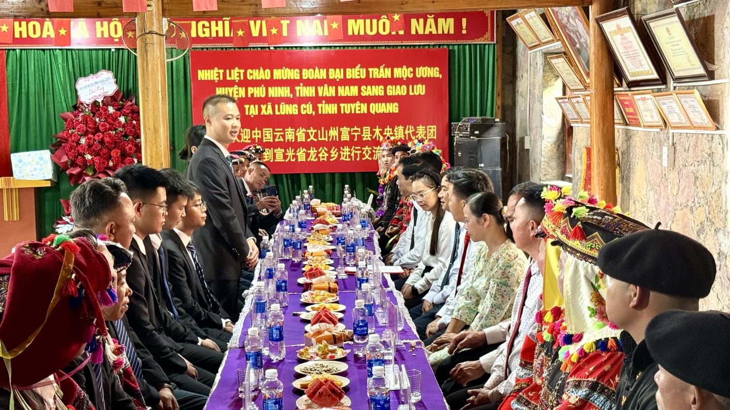 Lũng Cú (Việt Nam) và Mộc Ương (Trung Quốc) thắt chặt tình hữu nghị, hợp tác qua Lễ hội truyền thống nơi địa đầu Tổ quốc