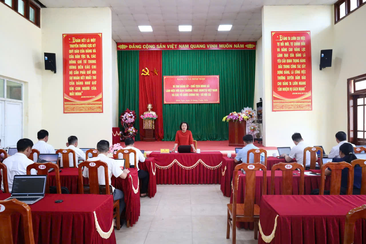 Đồng chí Bí thư Đảng ủy, Chủ tịch HĐND xã làm việc với Ban Thường trực UBMTTQ Việt Nam xã và các tổ chức chính trị - xã hội về một số nhiệm vụ trọng tâm.