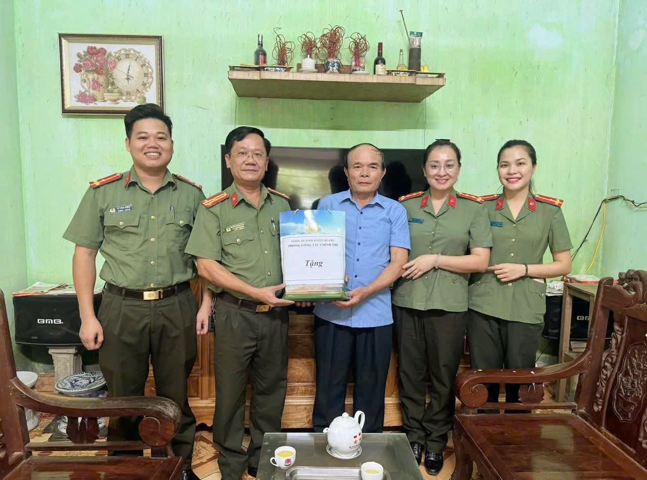 NGHĨA TÌNH NGƯỜI CHIẾN SĨ CÔNG AN