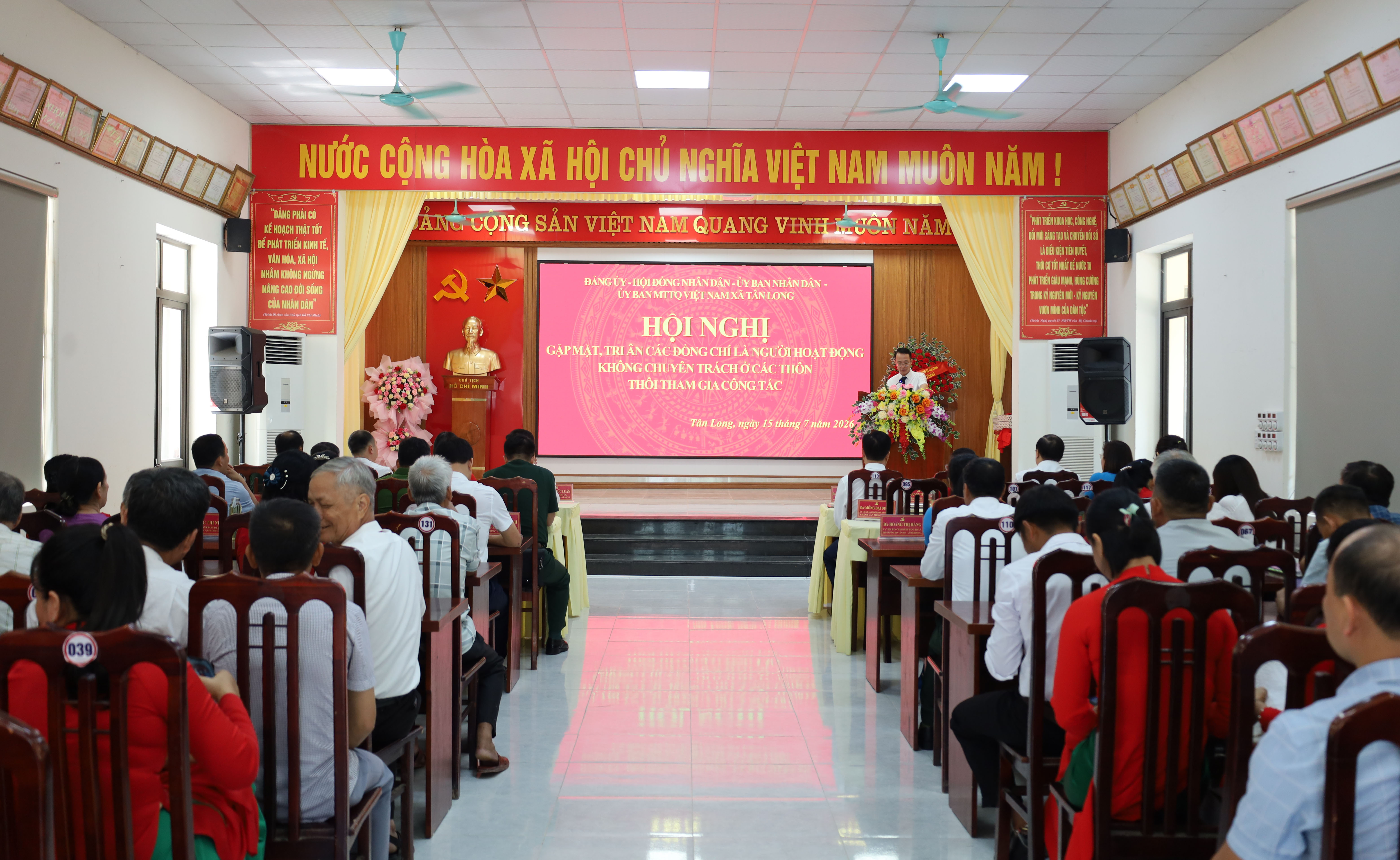 Xã Tân Long gặp mặt, tri ân người hoạt động không chuyên trách các thôn trên địa bàn xã, nay đã thôi tham gia công tác.