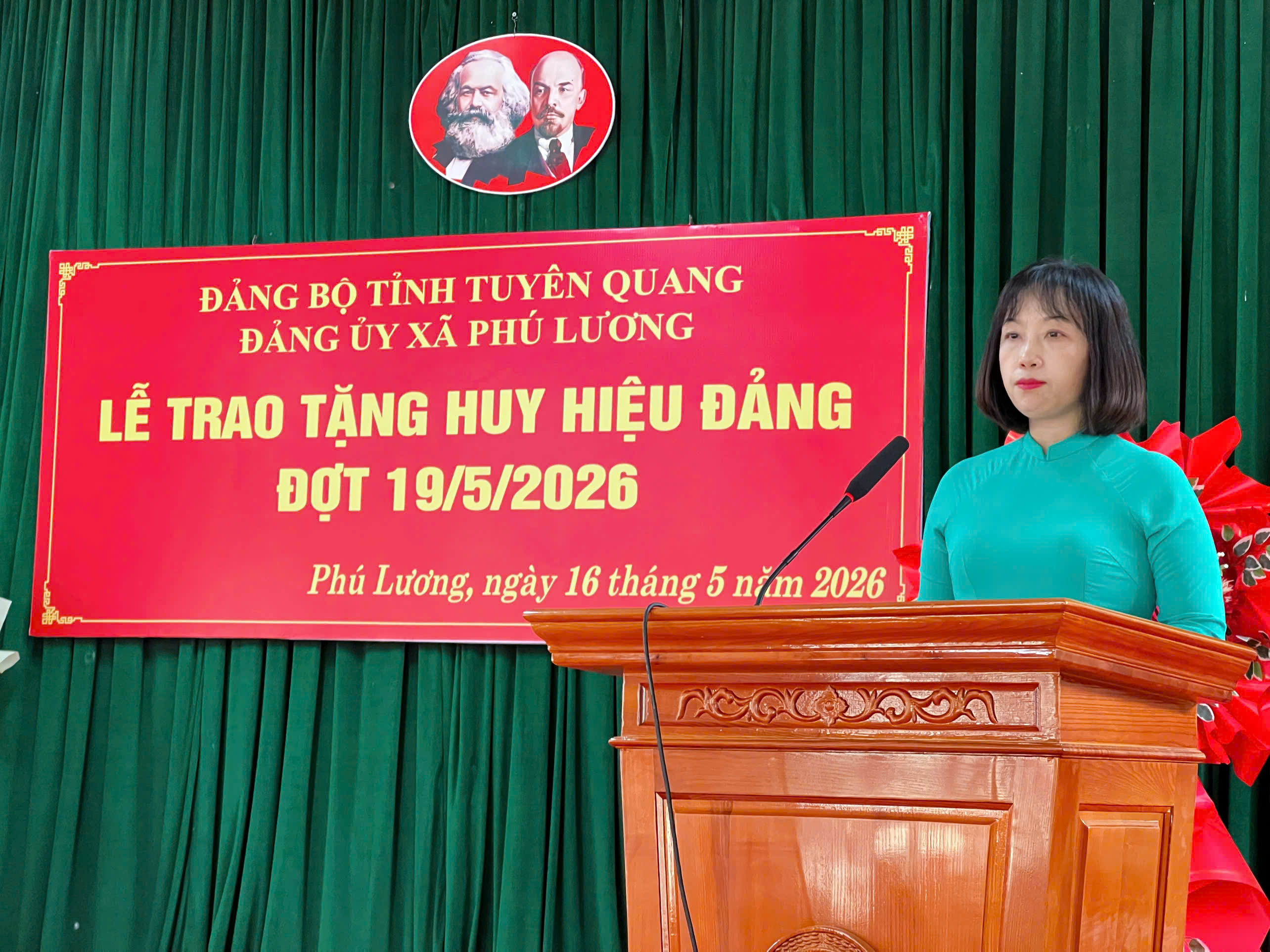 ĐẢNG ỦY XÃ PHÚ LƯƠNG TỔ CHỨC LỄ TRAO TẶNG HUY HIỆU ĐẢNG ĐỢT 19/5/2026