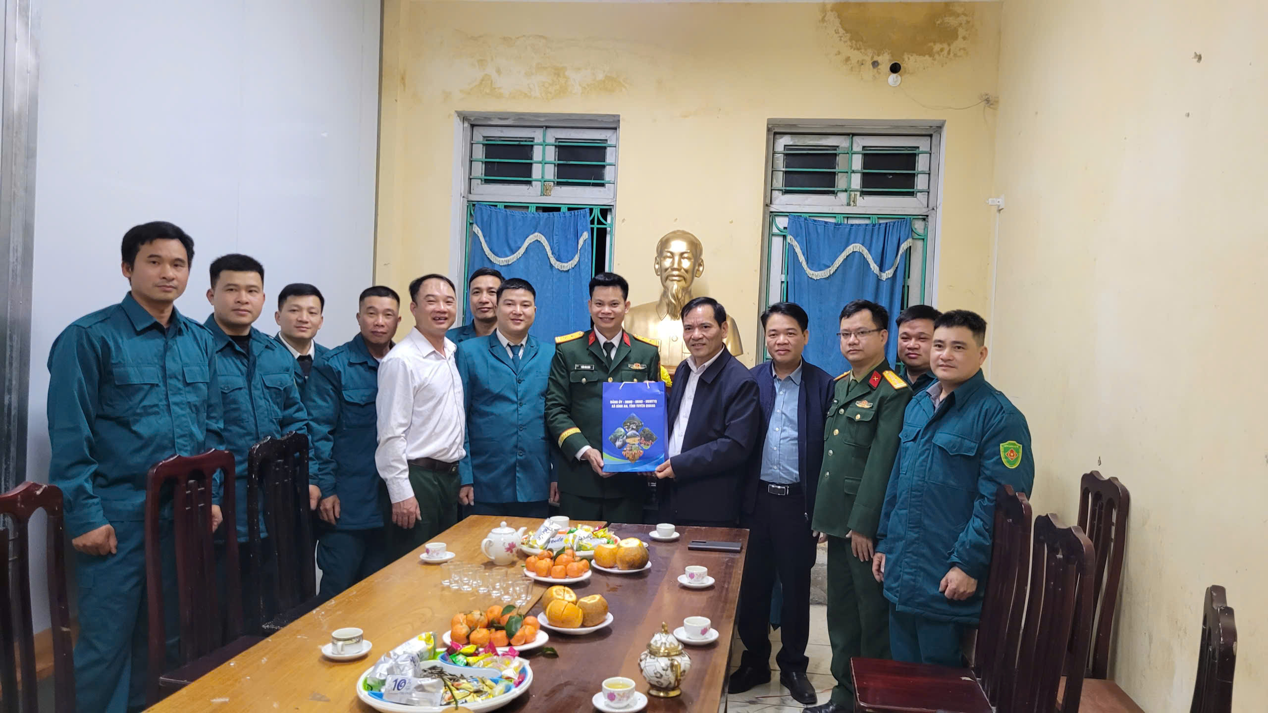 Lãnh đạo Đảng ủy, HĐND, UBND, UBMTTQ xã thăm hỏi, động viên các cơ quan, đơn vị làm nhiệm vụ trực Tết Nguyên đán Bính Ngọ năm 2026