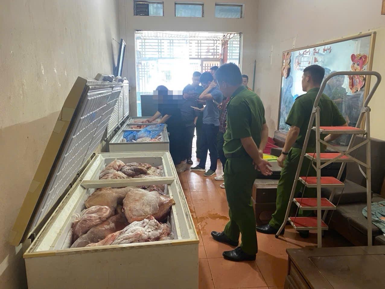 QUYẾT LIỆT NGĂN CHẶN THỰC PHẨM NHIỄM DỊCH BỆNH CUNG ỨNG RA THỊ TRƯỜNG
