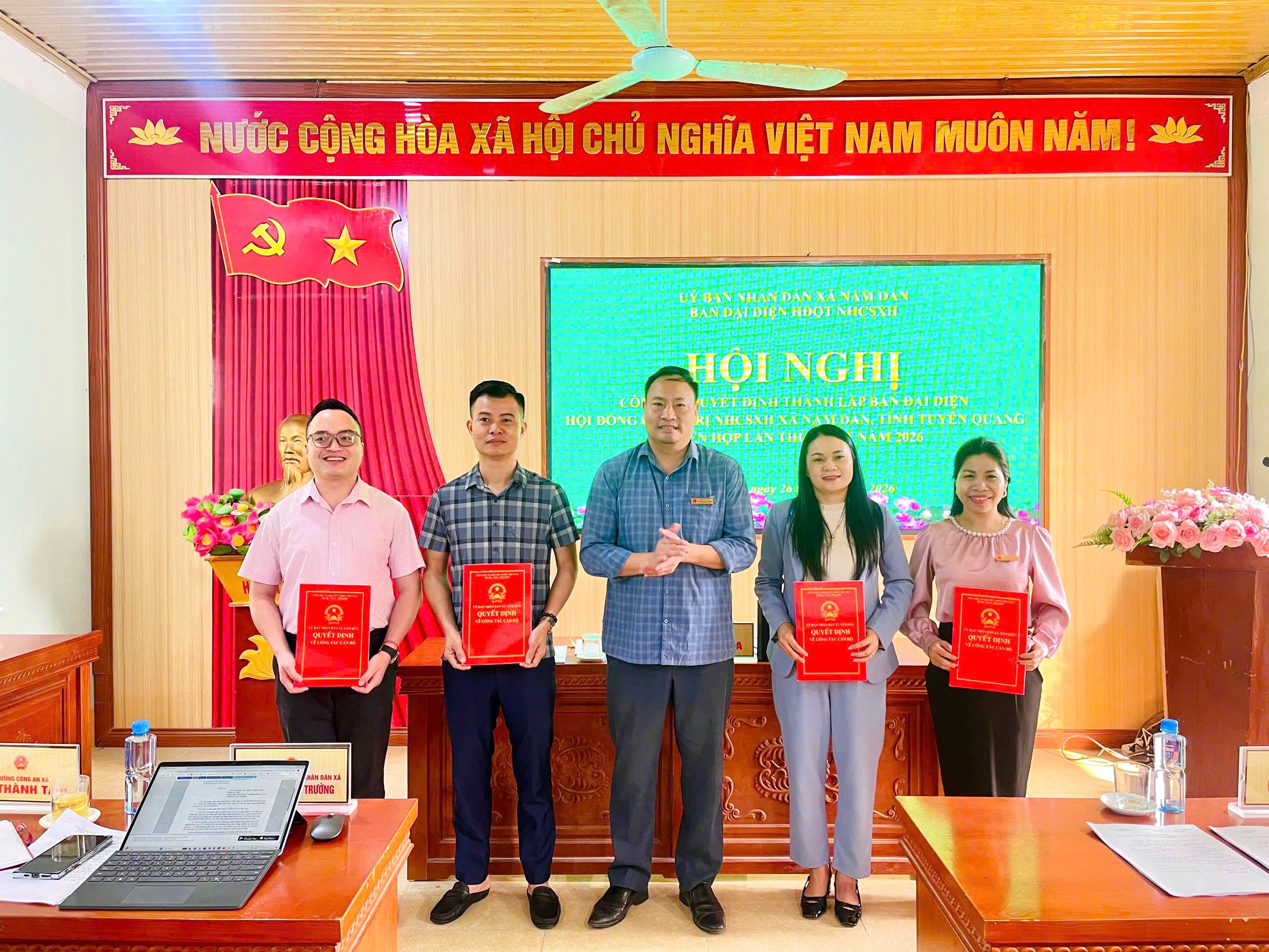 HỘI NGHỊ CÔNG BỐ QUYẾT ĐỊNH THÀNH LẬP BAN ĐẠI DIỆN HỘI ĐỒNG QUẢN TRỊ NGÂN HÀNG CHÍNH SÁCH XÃ NẤM DẨN