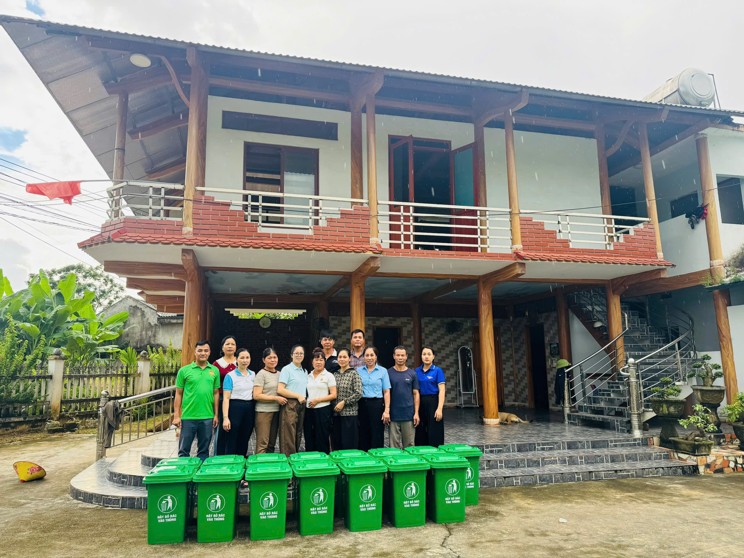 MTTQ Việt Nam xã Nhữ Khê ra quân chỉnh trang Homestay Trại Xoan