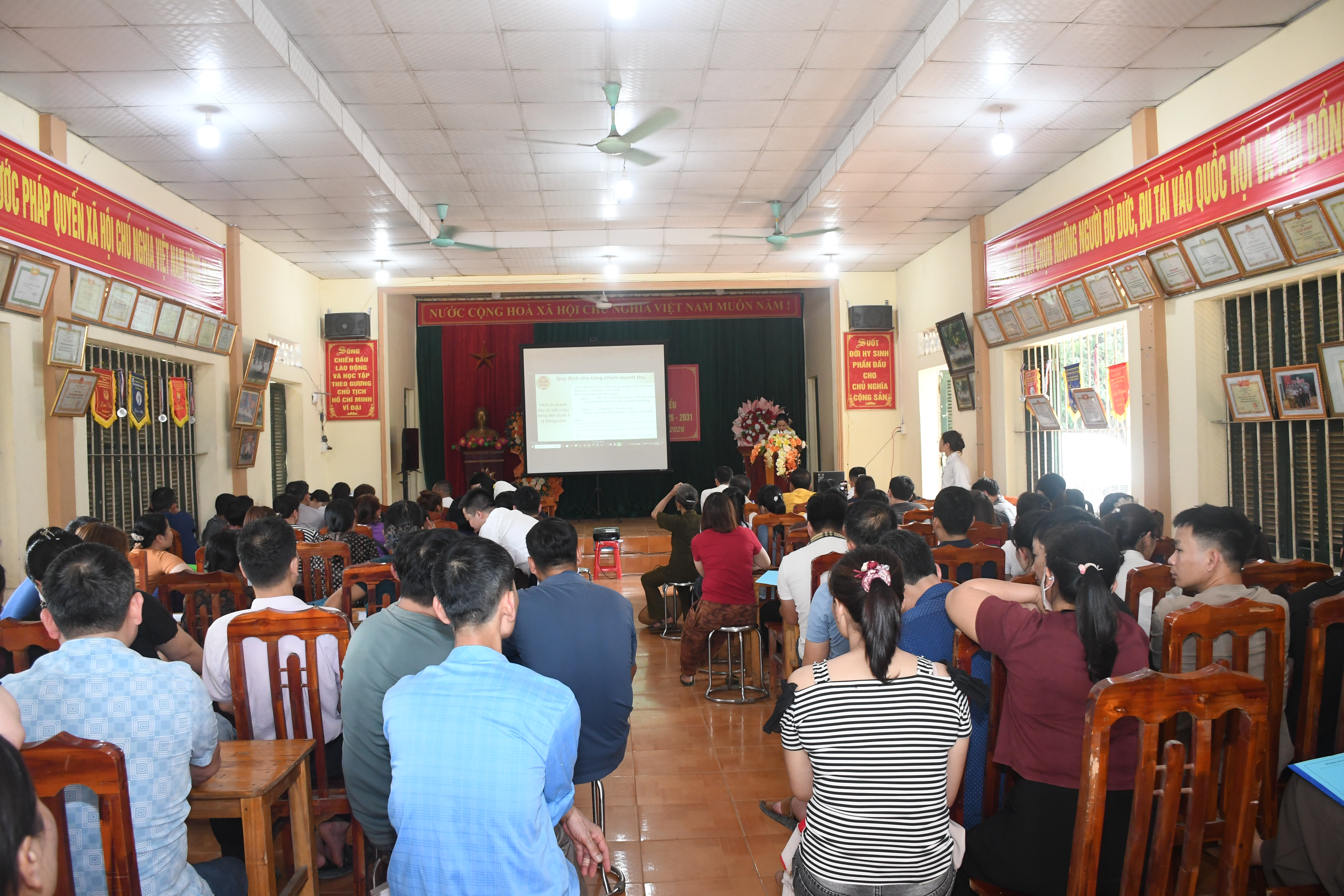 Hội nghị tuyên truyền chính sách thuế mới cho các hộ, cá nhân đang kinh doanh trên địa bàn xã Thái Hòa.