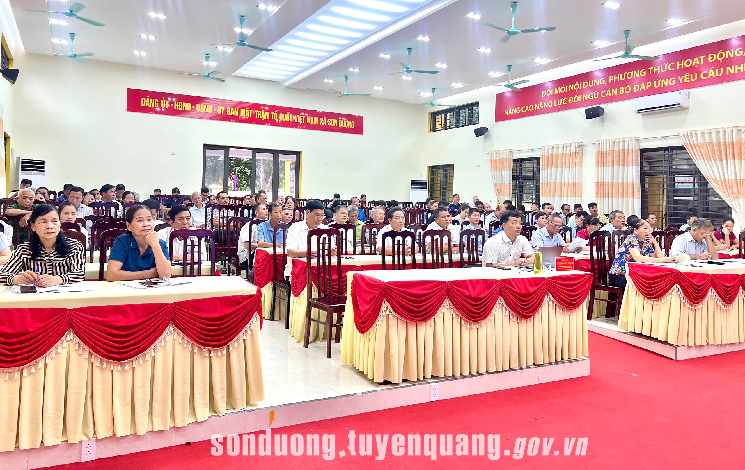 Xã Sơn Dương tham dự hội nghị tập huấn phương pháp rà soát hộ nghèo, cận nghèo
