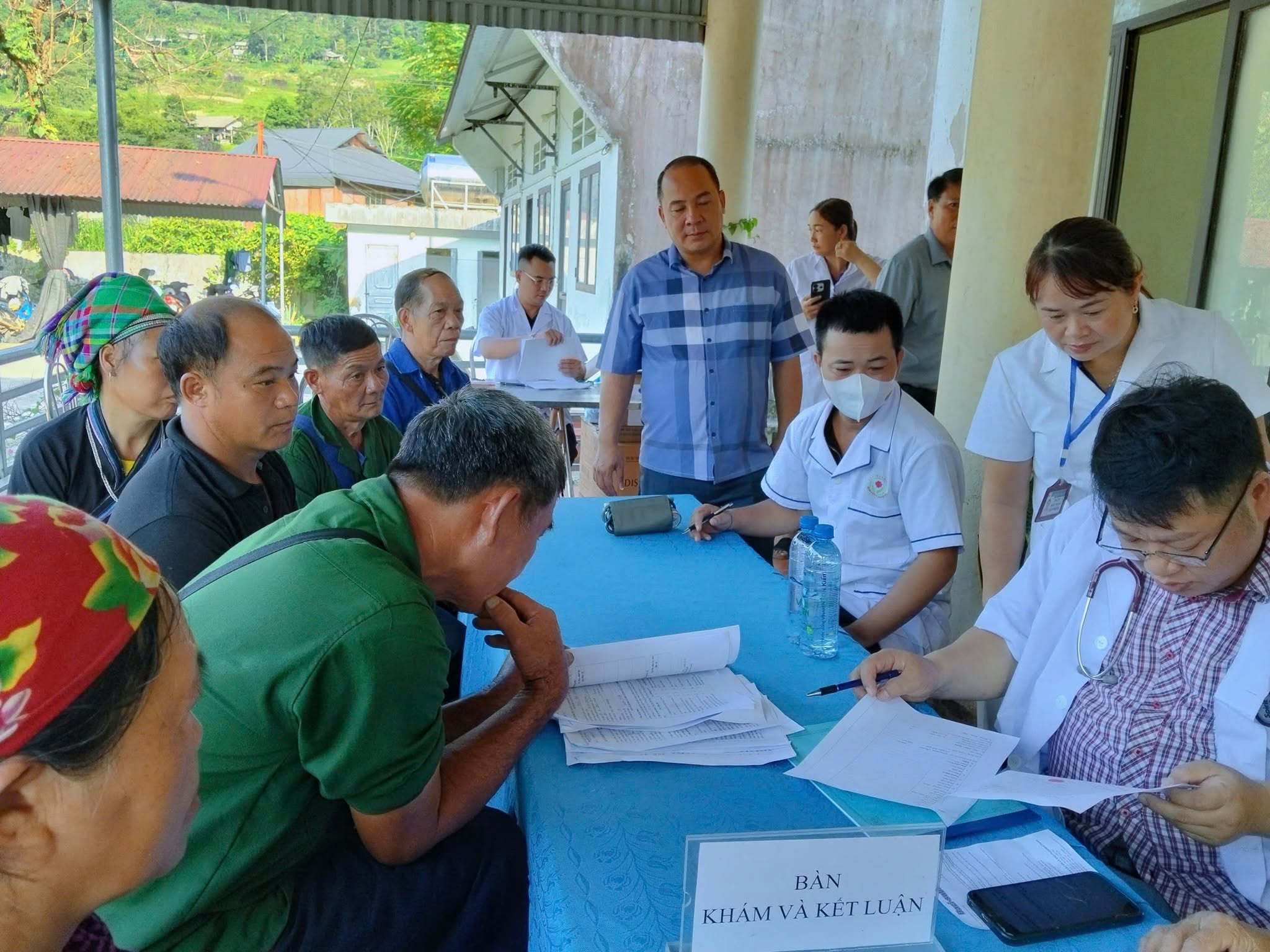 KHÁM SỨC KHỎE NGOẠI VIỆN TẠI XÃ QUẢNG NGUYÊN