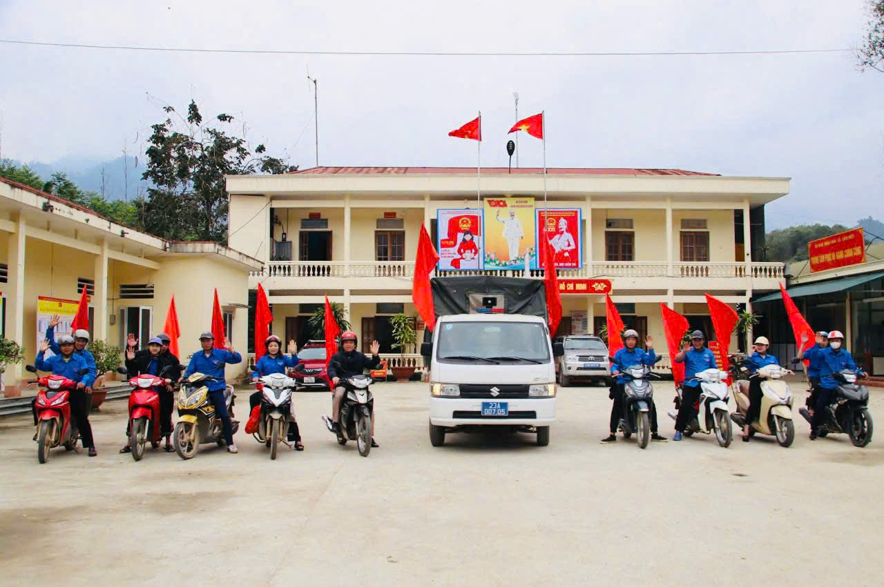 CÔNG AN XÃ LIÊN HIỆP TĂNG CƯỜNG PHỐI HỢP TUYÊN TRUYỀN LƯU ĐỘNG VỀ BẦU CỬ 