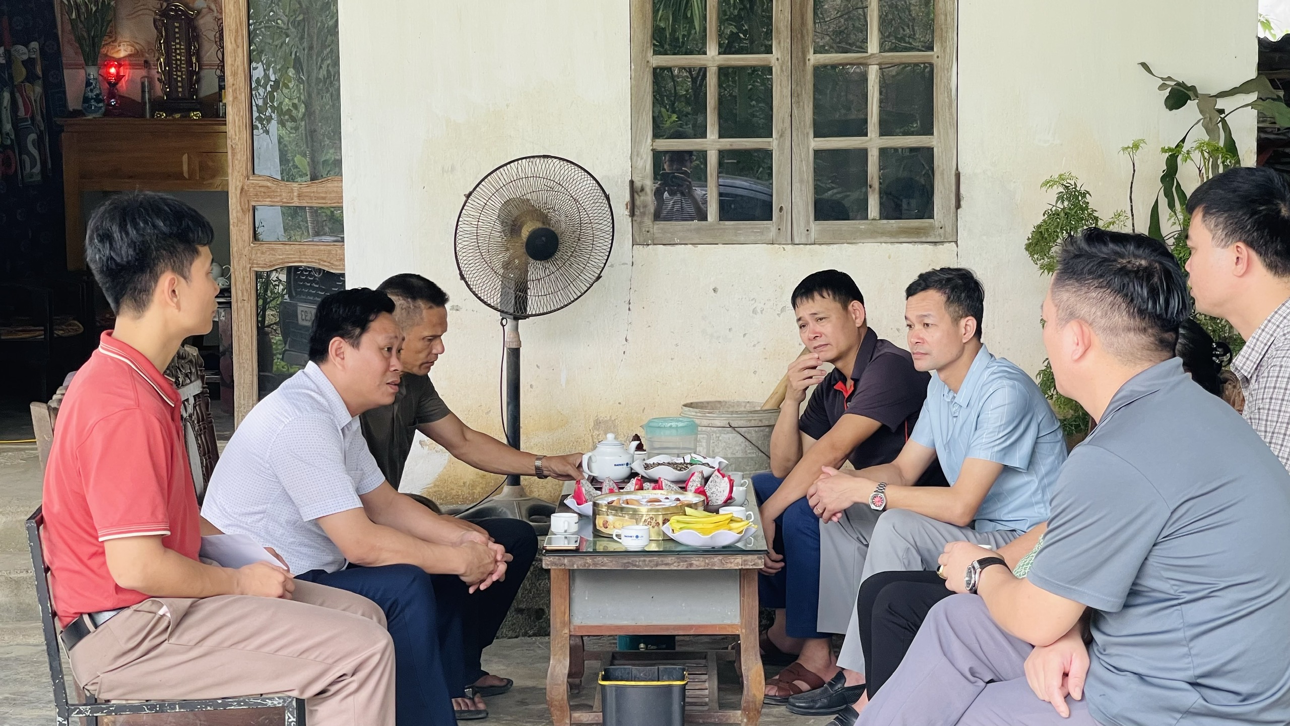 Lãnh đạo xã Bình Ca thăm hỏi, động viên gia đình liệt sĩ 