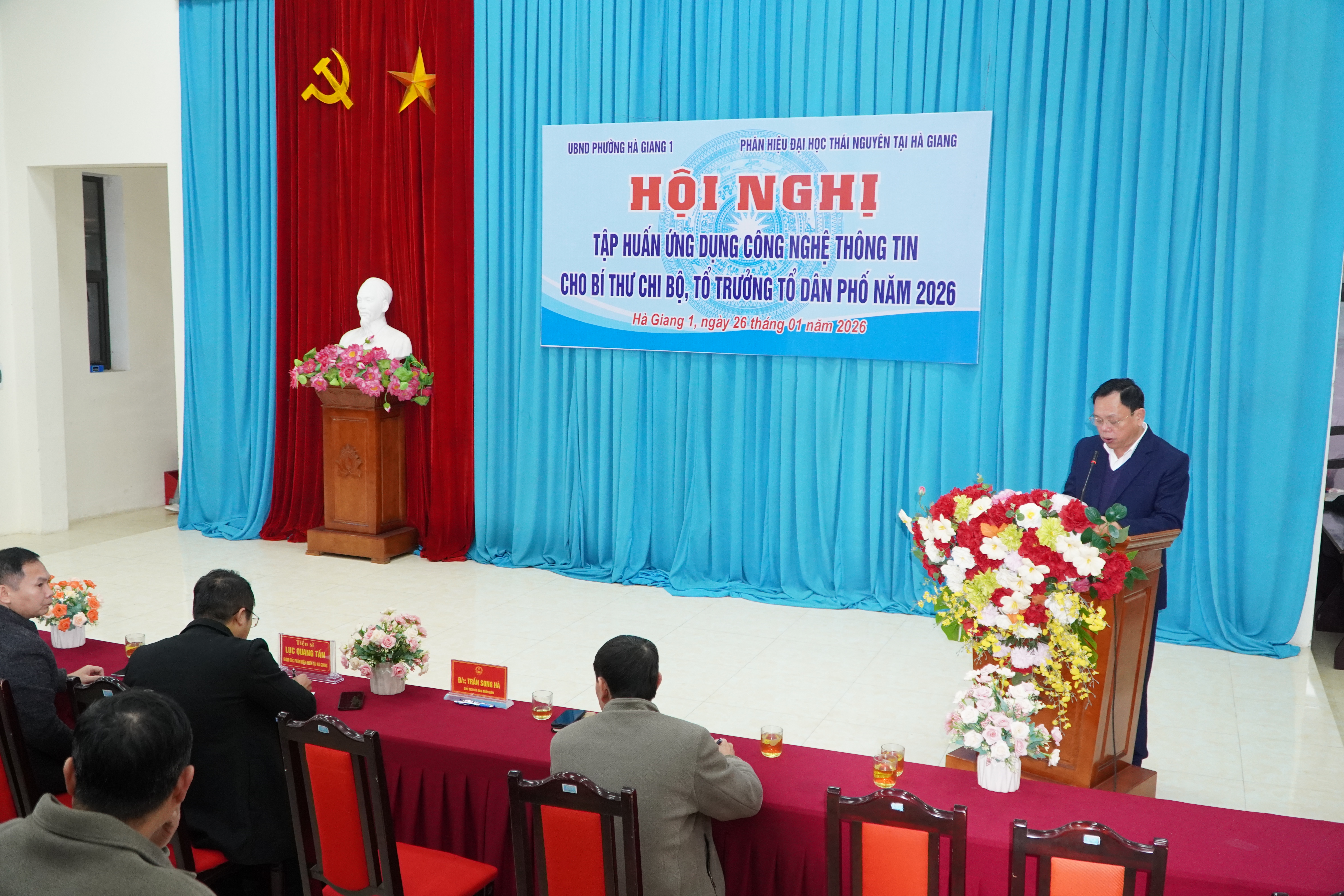 Phân hiệu Đại học Thái Nguyên Tập huấn ứng dụng công nghệ thông tin cho Bí thư, tổ trưởng tổ dân phố phường Hà Giang 1.