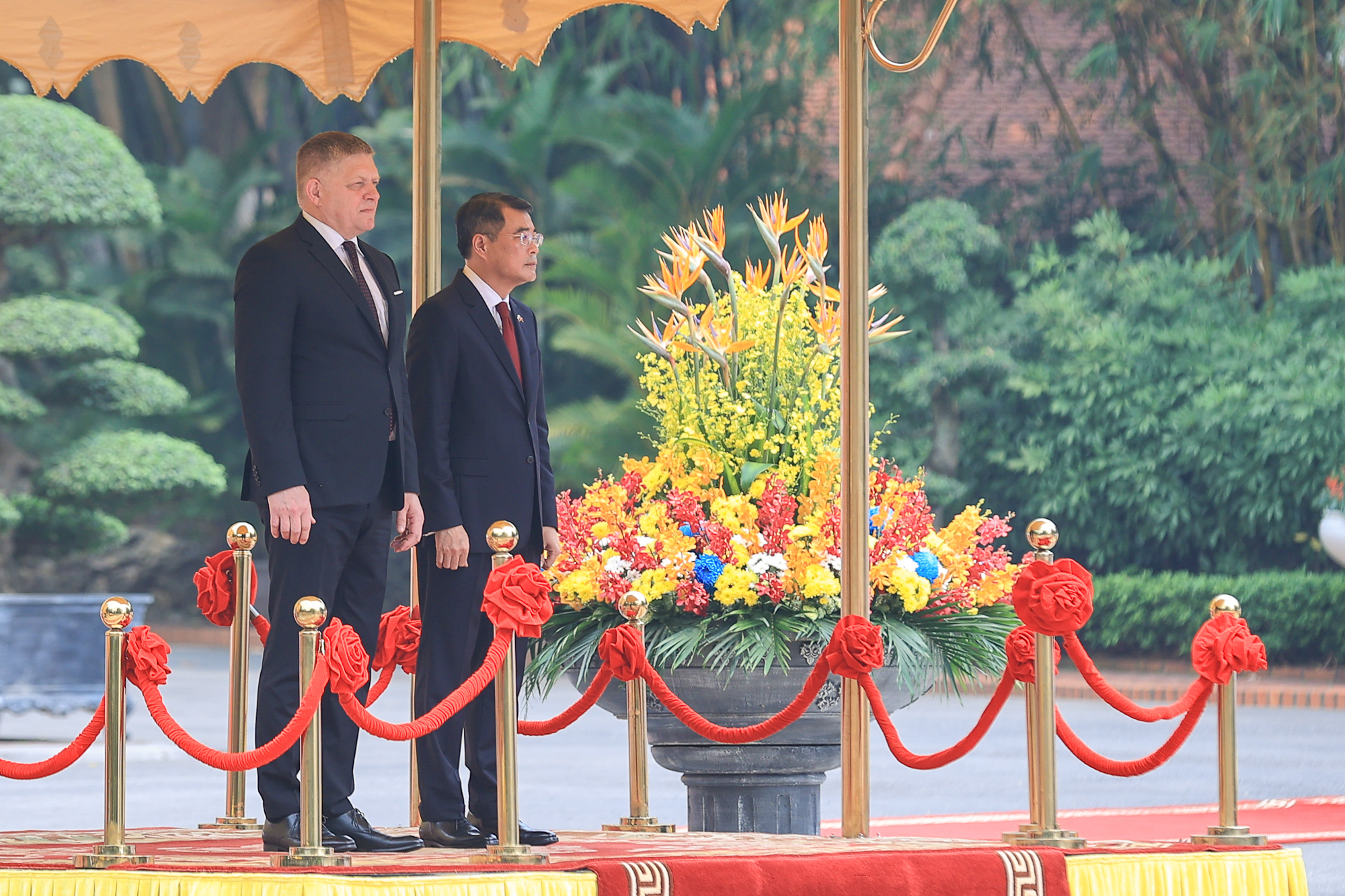 Thủ tướng Lê Minh Hưng chủ trì lễ đón Thủ tướng Slovakia thăm chính thức Việt Nam