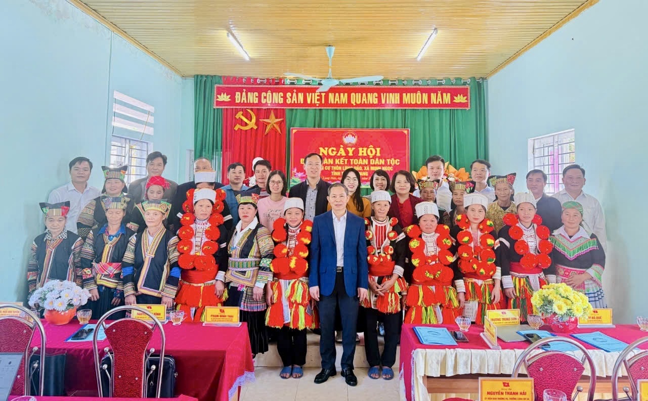 Lãnh đạo Sở Khoa học và Công nghệ dự Ngày hội Đại đoàn kết toàn dân tộc tại thôn Lùng Hảo, xã Minh Ngọc