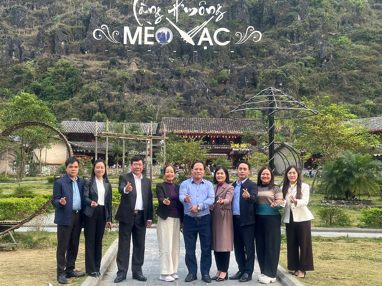 Đoàn công tác của xã Nà Hang  tham quan, học tập kinh nghiệm tại các xã Lũng Cú, Đồng Văn, Mèo Vạc