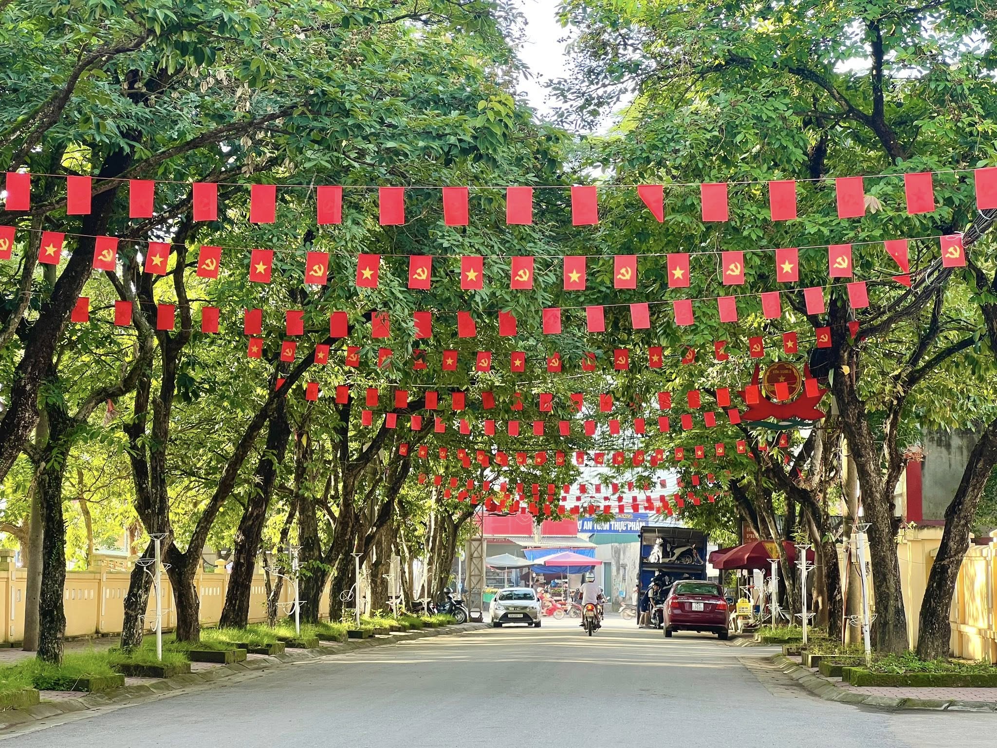 Sắc đỏ niềm tin trước thềm Đại hội lần thứ XIV của Đảng