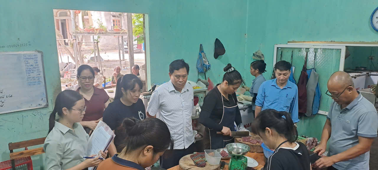 Thẩm định kiểm tra điều kiện an to àn thực phẩm đối với các cơ sở kinh doanh dịch vụ ăn uống trên địa bàn xã Bình Ca