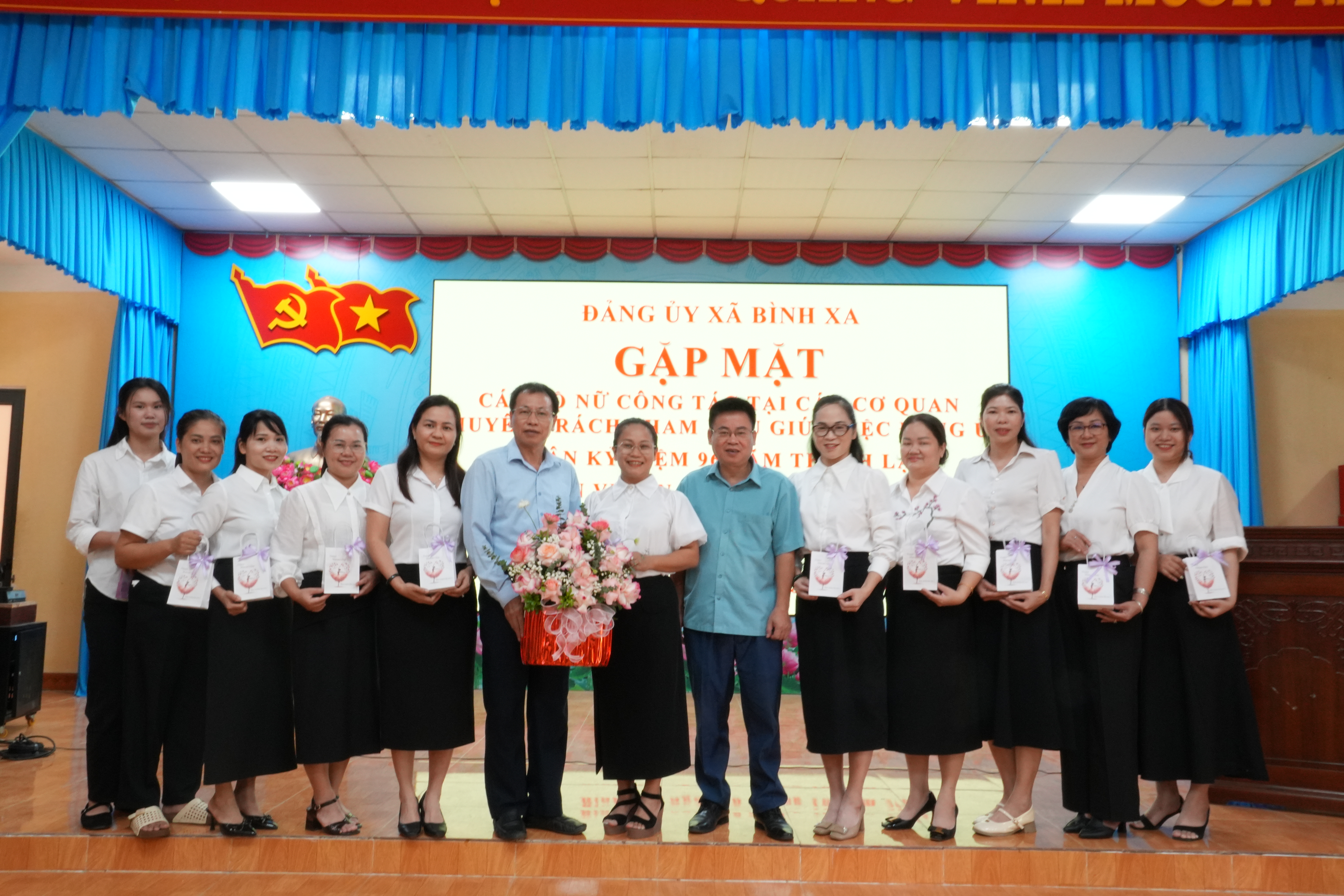 ĐẢNG ỦY XÃ BÌNH XA GẶP MẶT CÁN BỘ NỮ NHÂN DỊP KỶ NIỆM NGÀY PHỤ NỮ VIỆT NAM 20/10