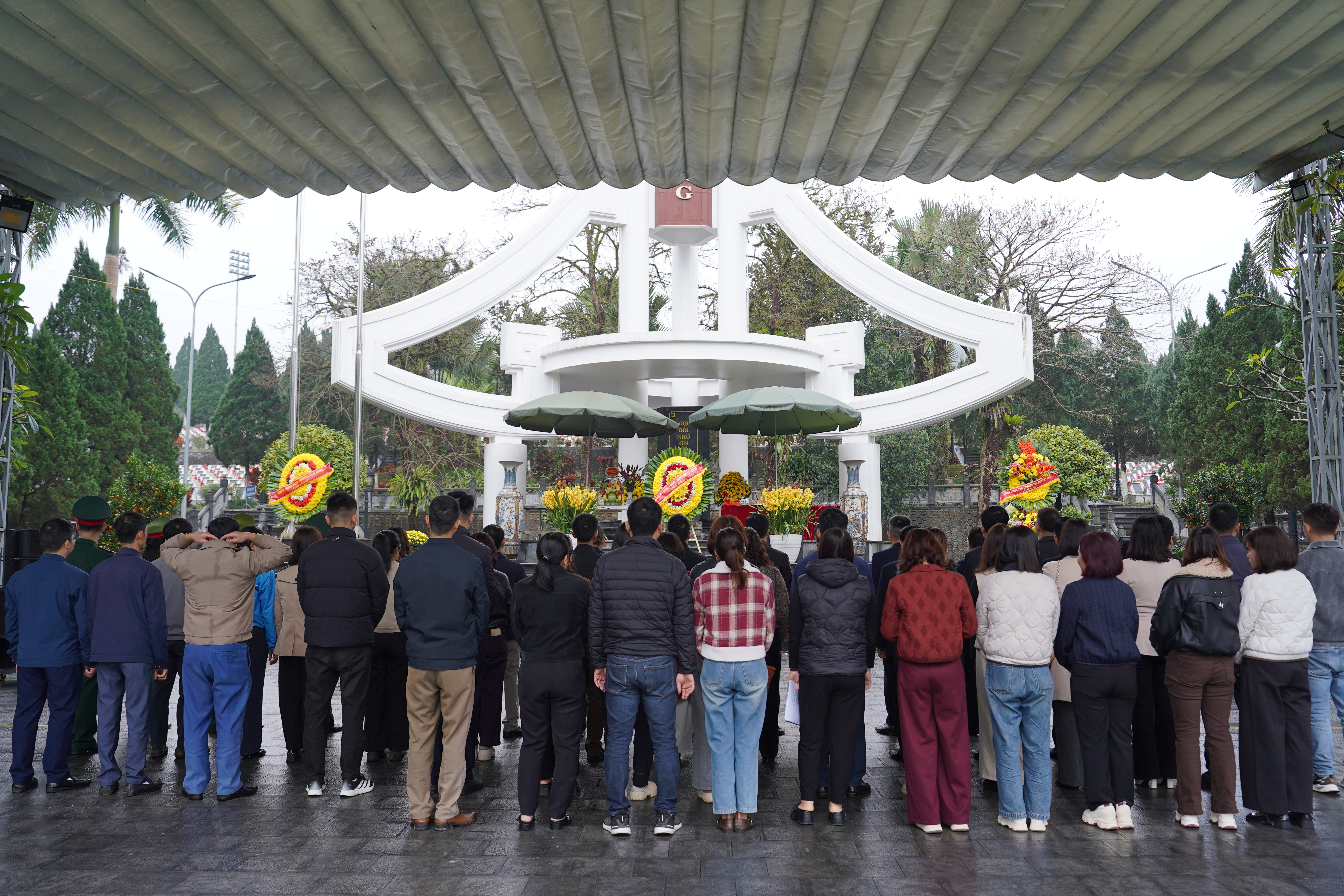 Lãnh đạo xã Linh Hồ viếng Nghĩa trang Liệt sỹ quốc gia Vị Xuyên 