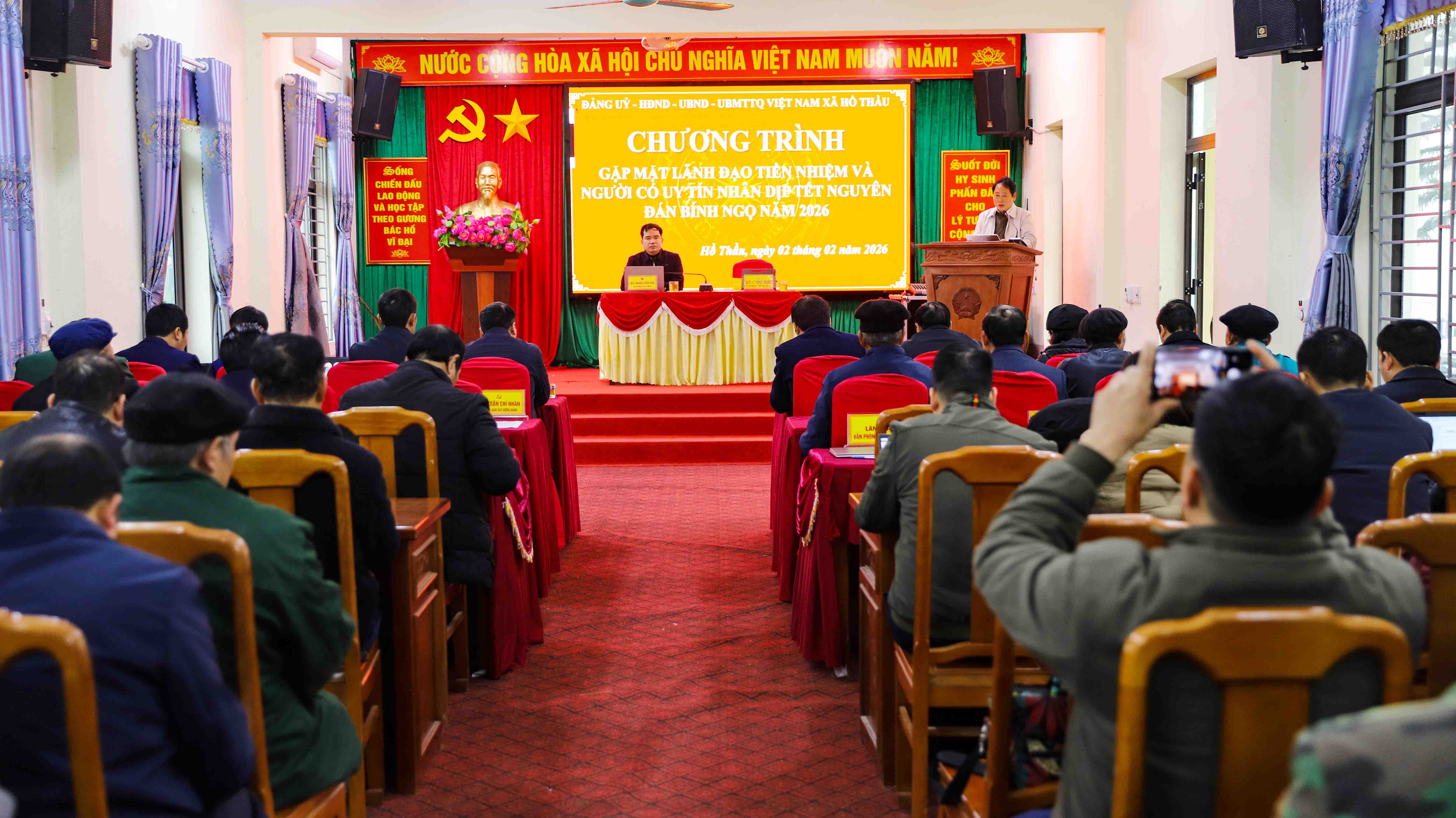 XÃ HỒ THẦU TỔ CHỨC GẶP MẶT LÃNH ĐẠO TIỀN NHIỆM VÀ NGƯỜI CÓ UY TÍN NHÂN DỊP TẾT NGUYÊN ĐÁN BÍNH NGỌ 2026