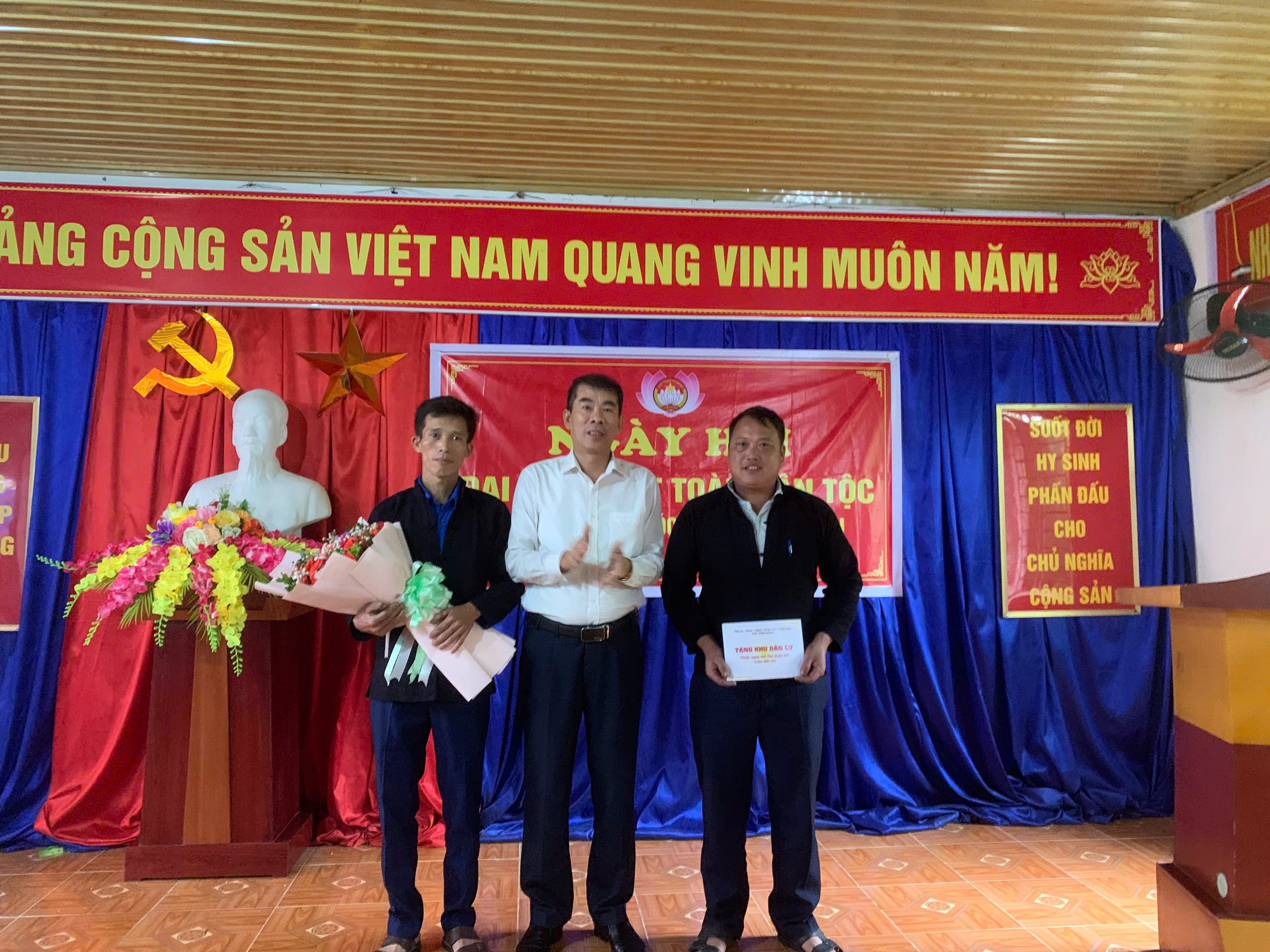 Chánh Thanh tra tỉnh Ngô Xuân Nam dự Ngày hội Đại đoàn kết thôn Cóc Cọc 