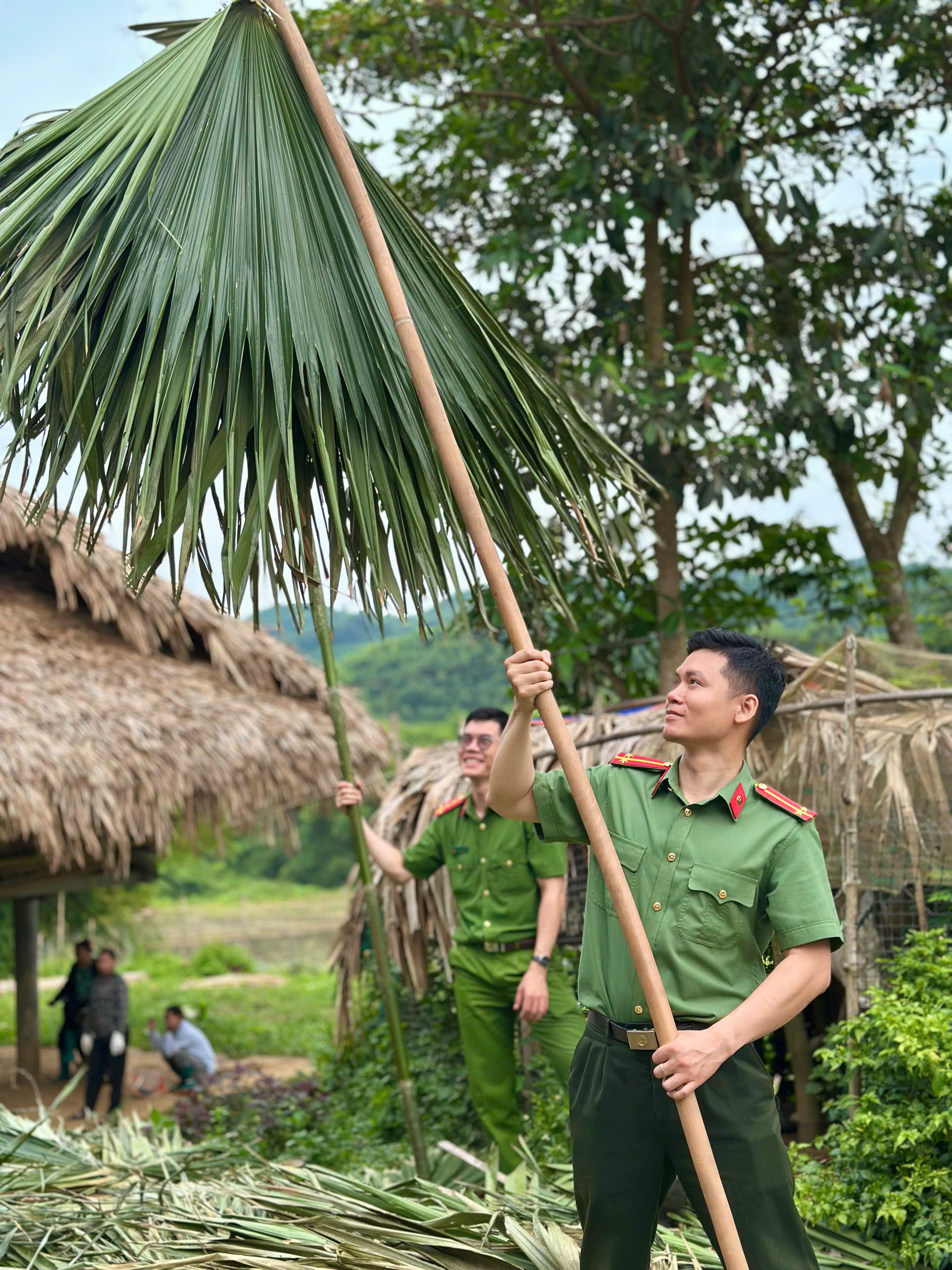 CHUNG TAY DỰNG MÁI ẤM CHO NGƯỜI DÂN KHÓ KHĂN