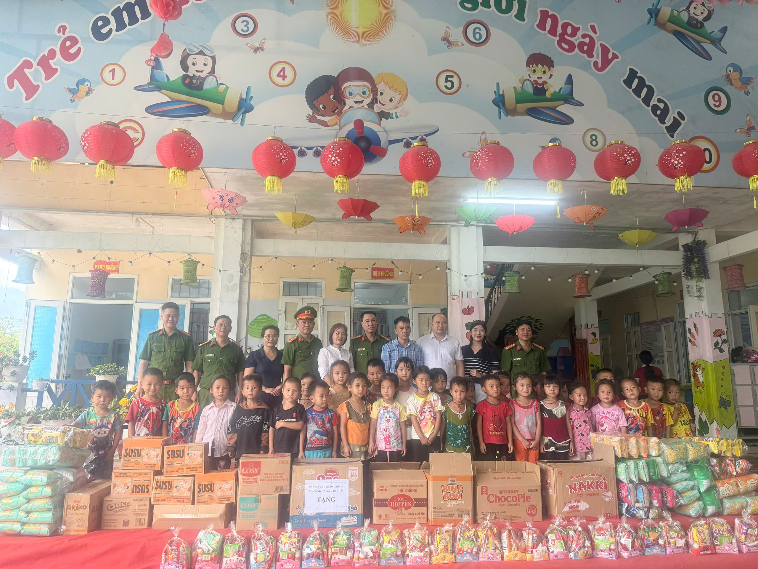 TẾT THIẾU NHI ĐẾN SỚM NƠI BIÊN CƯƠNG LAO CHẢI 
