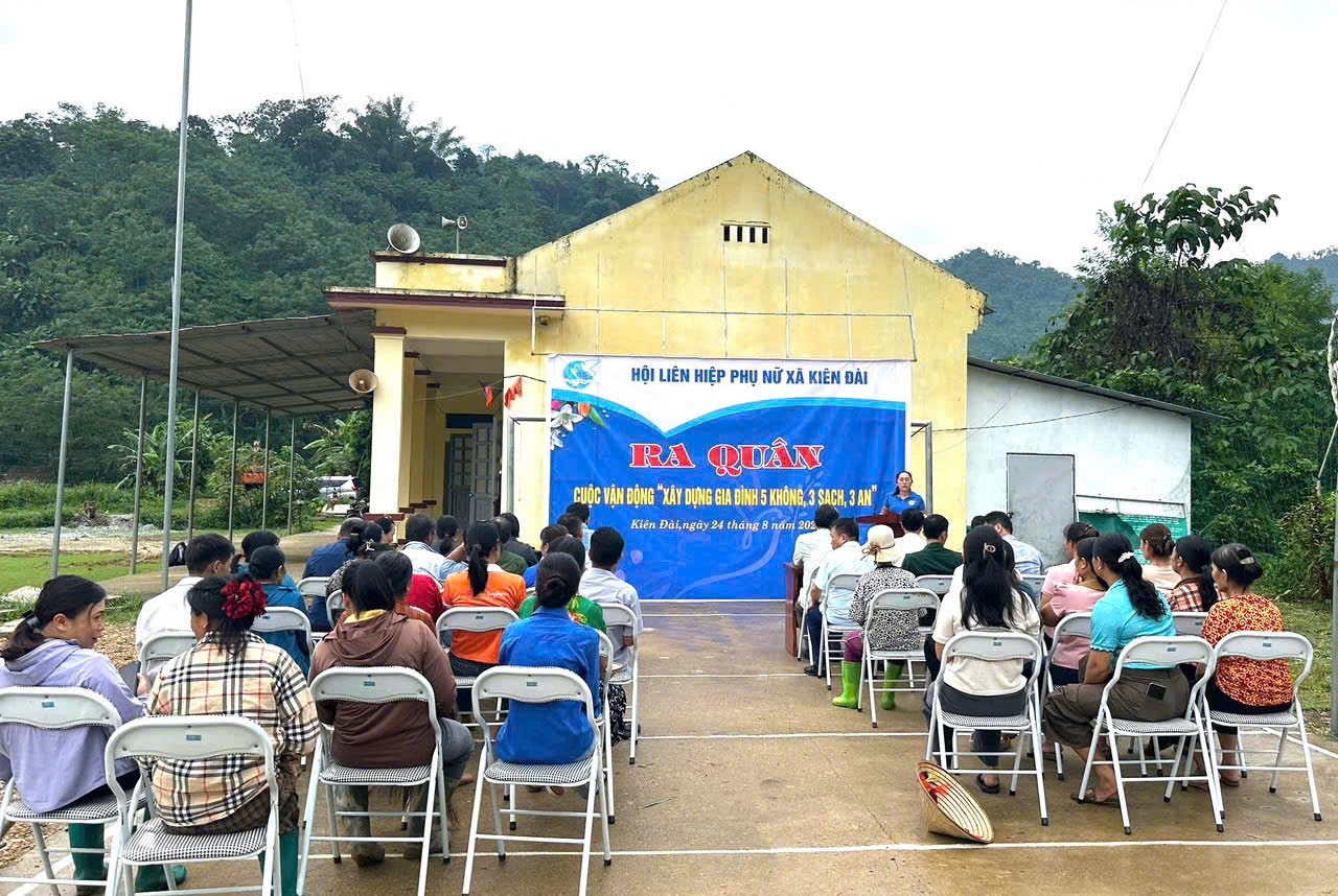 Hội LHPN xã Kiên Đài ra quân cuộc vận động "Xây dựng gia đình 5 không, 3 sạch, 3 an" và gắn biển mô hình "Nhà sạch - Vườn đẹp" năm 2026
