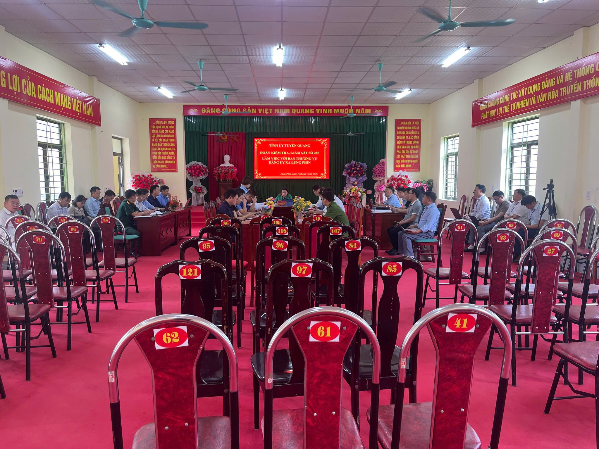 Đoàn kiểm tra, giám sát số 285 của Ban Thường vụ Tỉnh ủy làm việc tại xã Lũng Phìn