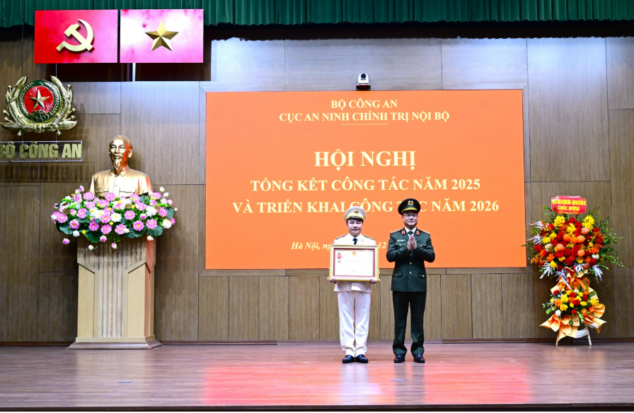 TRIỂN KHAI ĐỒNG BỘ CÁC GIẢI PHÁP TẠO BƯỚC ĐỘT PHÁ TOÀN DIỆN TRONG CÔNG TÁC BẢO VỆ AN NINH CHÍNH TRỊ NỘI BỘ