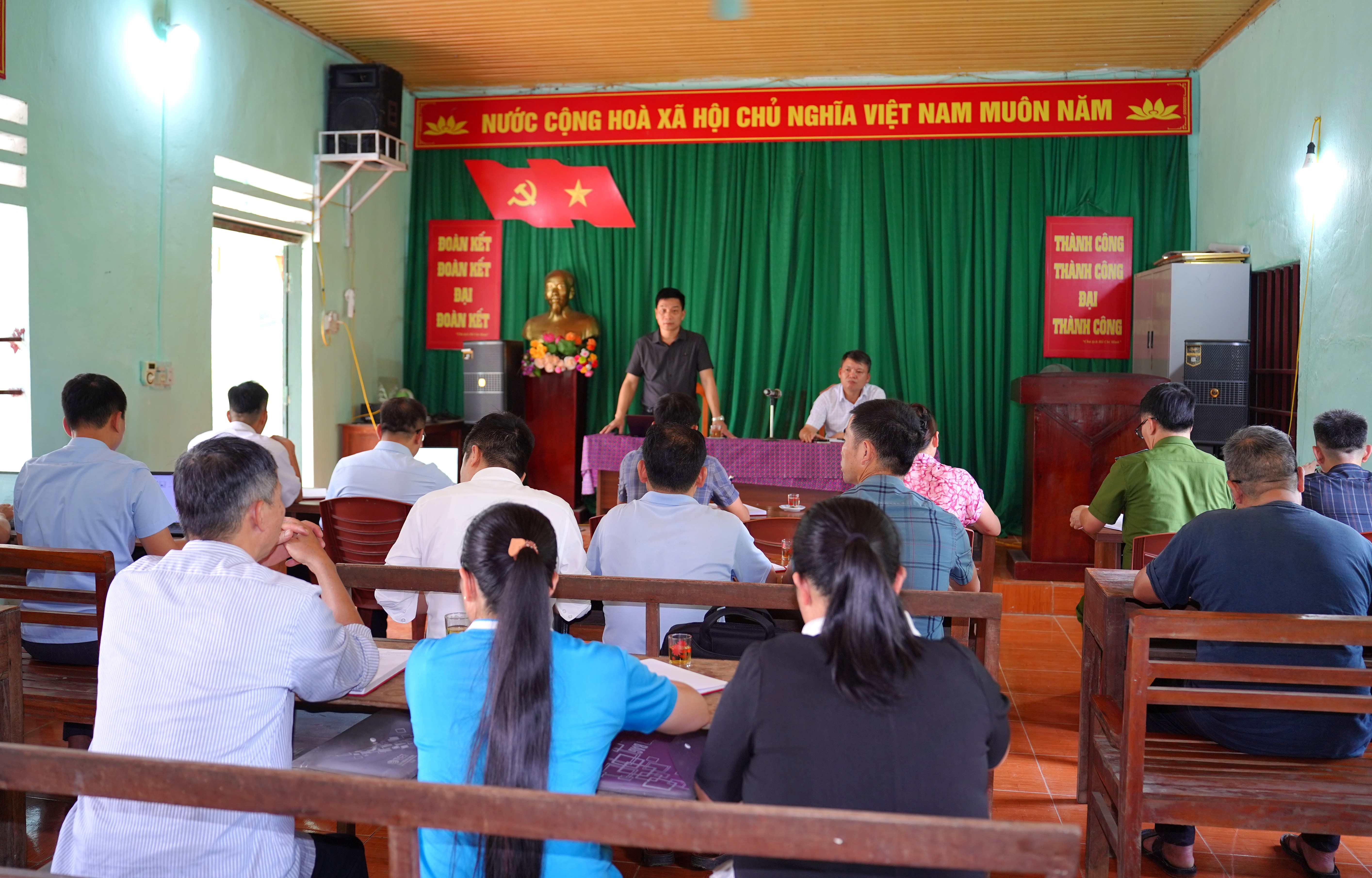 N&agrave; diềm 9.JPG