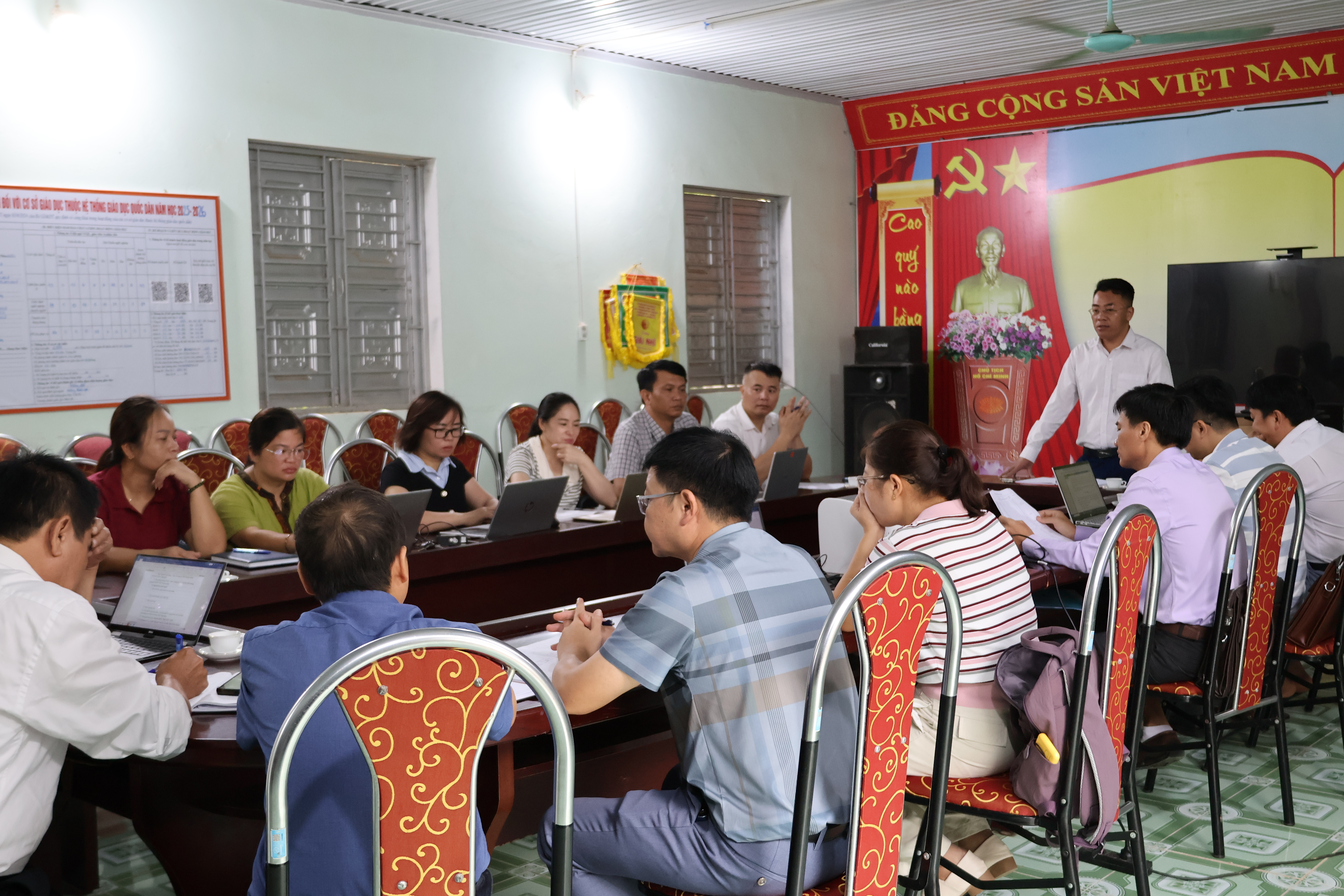 HỘI NGHỊ BÀN GIAO, TIẾP NHẬN CÁC CƠ SỞ GIÁO DỤC SAU SẮP XẾP ĐỐI VỚI CÁC TRƯỜNG MẦM NON SỦNG CHÁNG, PTDTBT TIỂU HỌC SỦNG CHÁNG, PTDTBT THCS SỦNG CHÁNG (TRƯỚC SẮP XẾP).