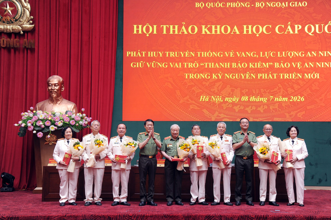 LỰC LƯỢNG AN NINH NHÂN DÂN GIỮ VỮNG VAI TRÒ “THANH BẢO KIẾM” BẢO VỆ AN NINH QUỐC GIA TRONG KỶ NGUYÊN PHÁT TRIỂN MỚI