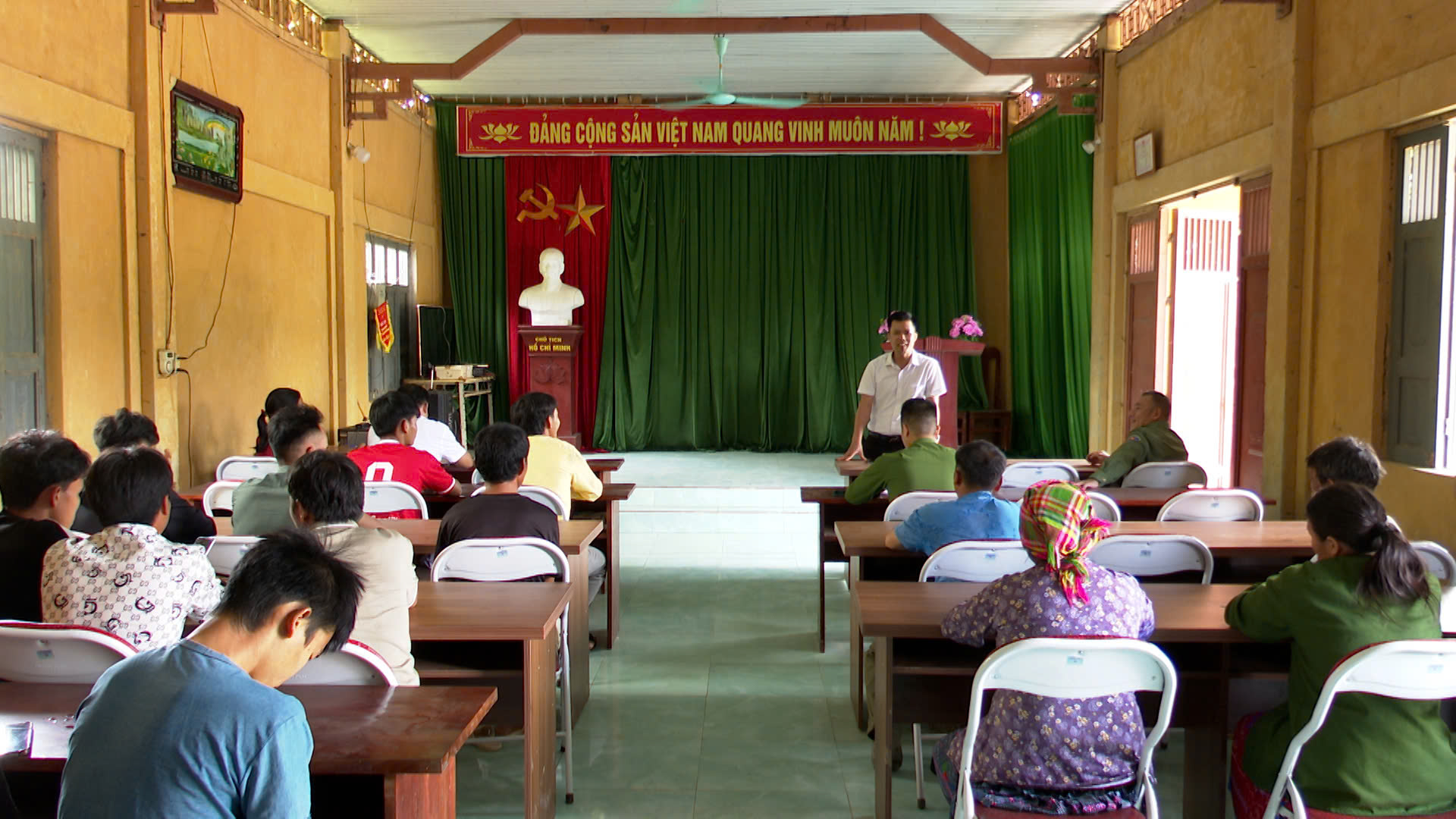 Trung tâm Phục vụ hành chính công xã Lâm Bình đẩy mạnh công tác tuyên truyền “Bình dân học vụ số” trên địa bàn