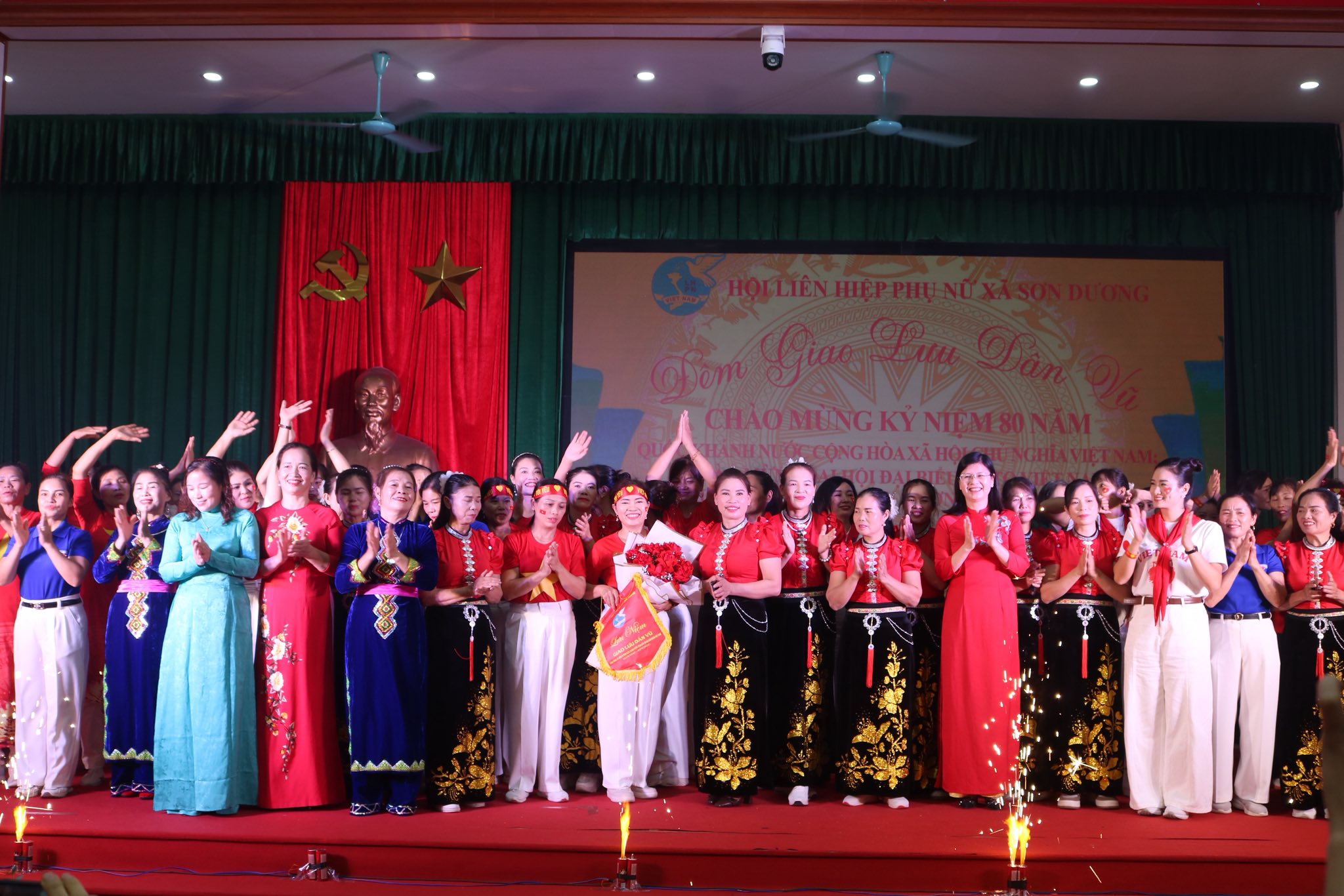 Sơn Dương tổ chức Đêm giao lưu dân vũ chào mừng kỷ niệm 80 năm Quốc khánh 2-9