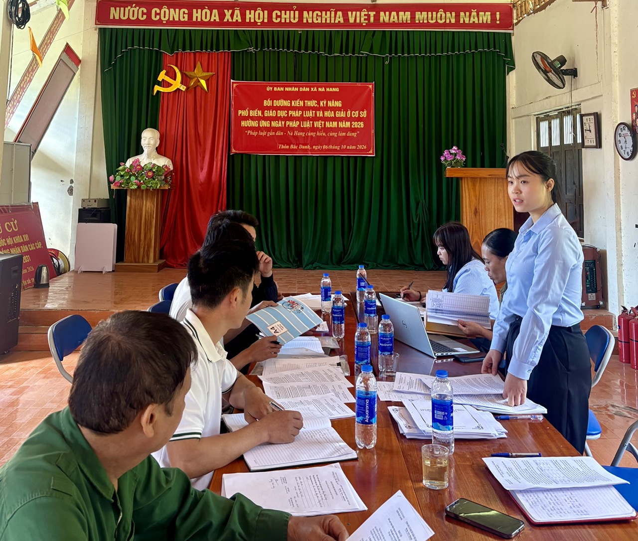 NÀ HANG ĐẨY MẠNH TUYÊN TRUYỀN, PHỔ BIẾN PHÁP LUẬT  TẠI CƠ SỞ HƯỞNG ỨNG NGÀY PHÁP LUẬT VIỆT NAM NĂM 2026