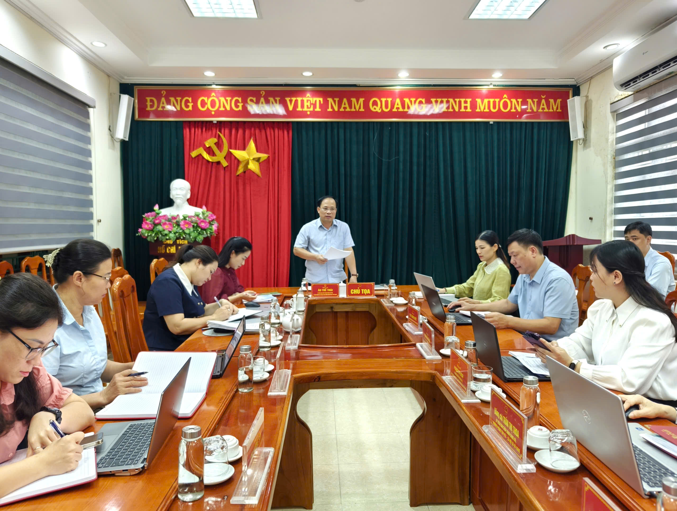 Thường trực Hội đồng nhân dân xã Nà Hang tổ chức phiên họp thường kỳ tháng 5 năm 2026
