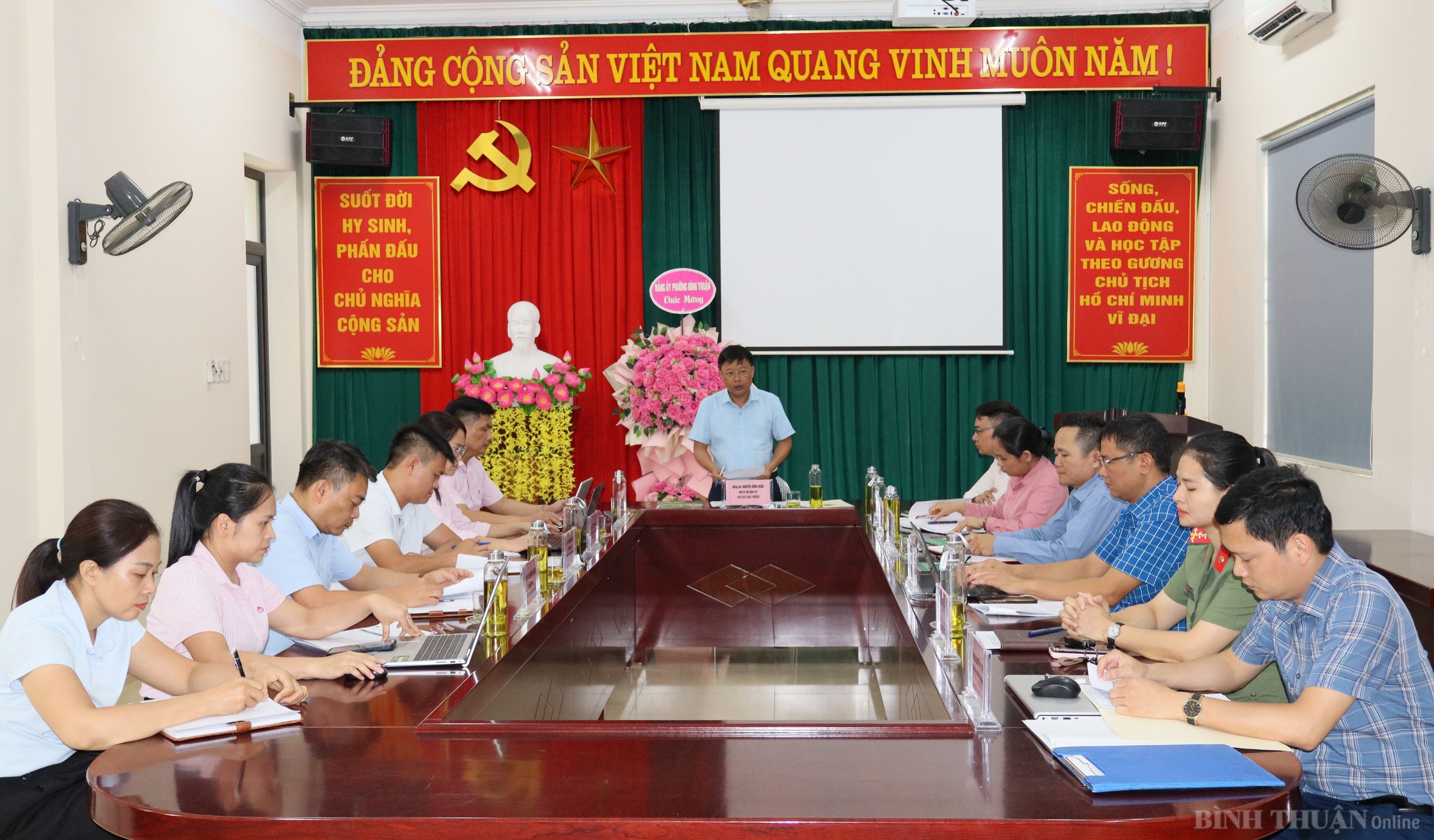 BAN ĐẠI DIỆN HỘI ĐỒNG QUẢN TRỊ NGÂN HÀNG CHÍNH SÁCH XÃ HỘI PHƯỜNG BÌNH THUẬN HỌP ĐÁNH GIÁ KẾT QUẢ HOẠT ĐỘNG QUÝ II, TRIỂN KHAI NHIỆM VỤ QUÝ III NĂM 2026; SƠ KẾT HOẠT ĐỘNG TÍN DỤNG CSXH SAU 01 NĂM THỰC HIỆN CHÍNH QUYỀN ĐỊA PHƯƠNG HAI CẤP.