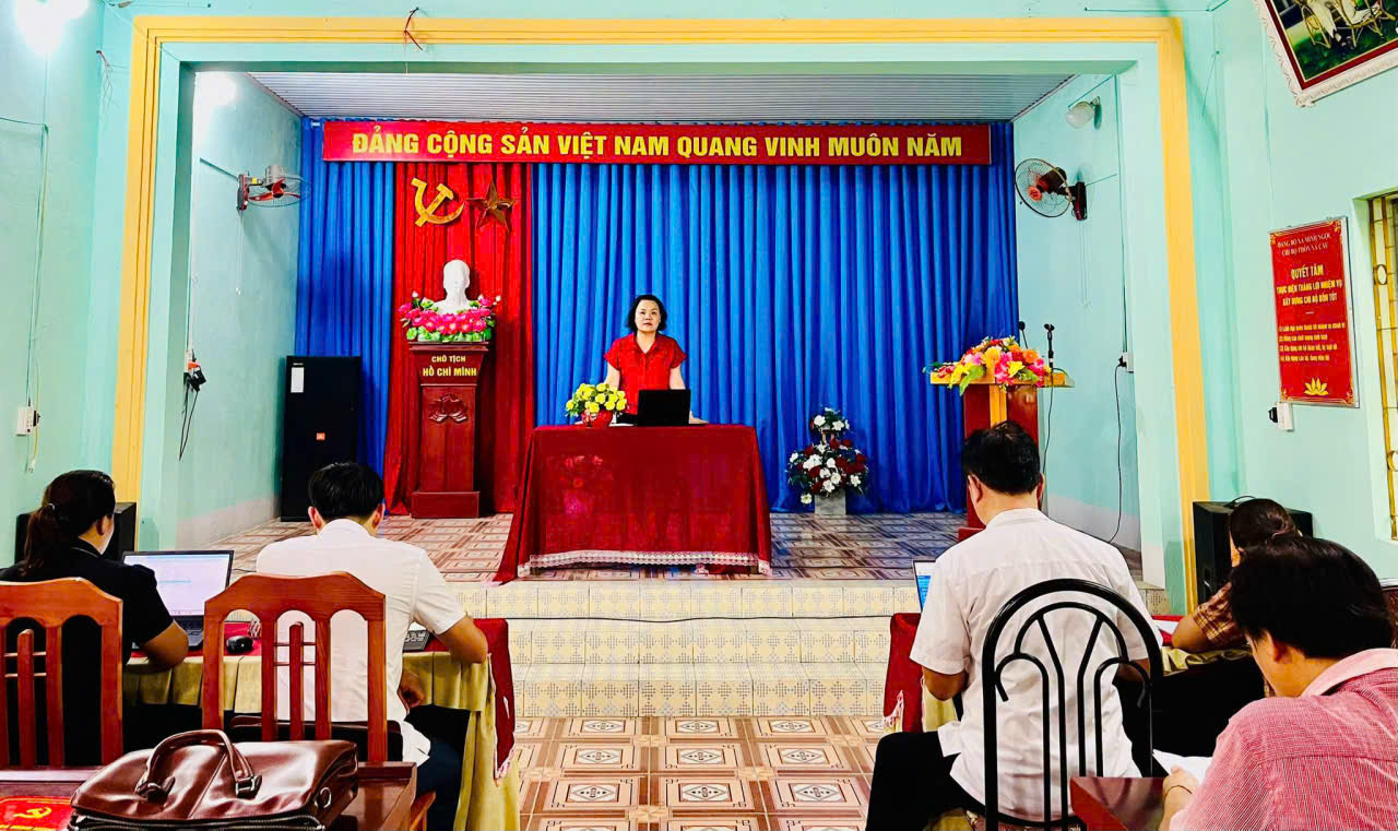 ĐỒNG CHÍ BÍ THƯ ĐẢNG ỦY, CH