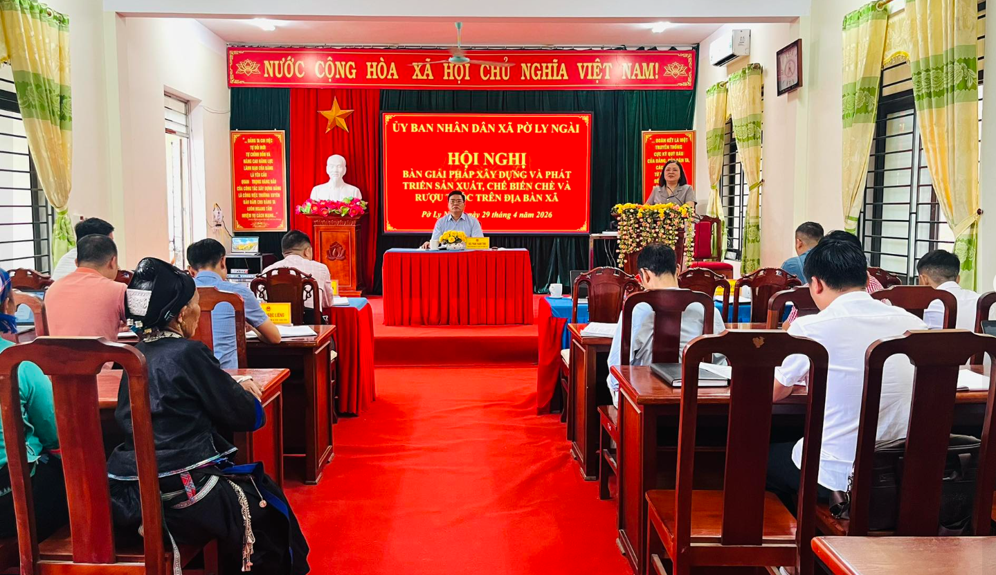 Hội nghị bàn giải pháp xây dựng, phát triển sản xuất, chế biến Chè và Rượu Thóc