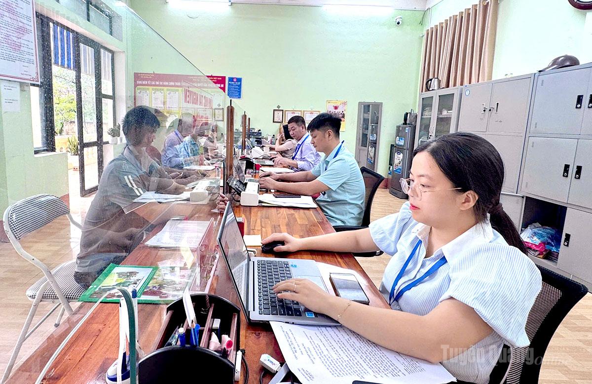 Tận tụy, trách nhiệm phục vụ Nhân dân