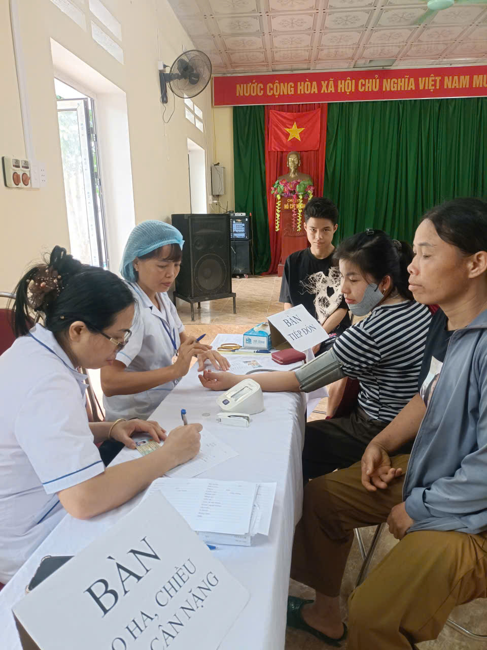 XÃ MINH TÂN TỔ CHỨC KHÁM SỨC KHỎE TOÀN DÂN TẠI THÔN BẮC XUM