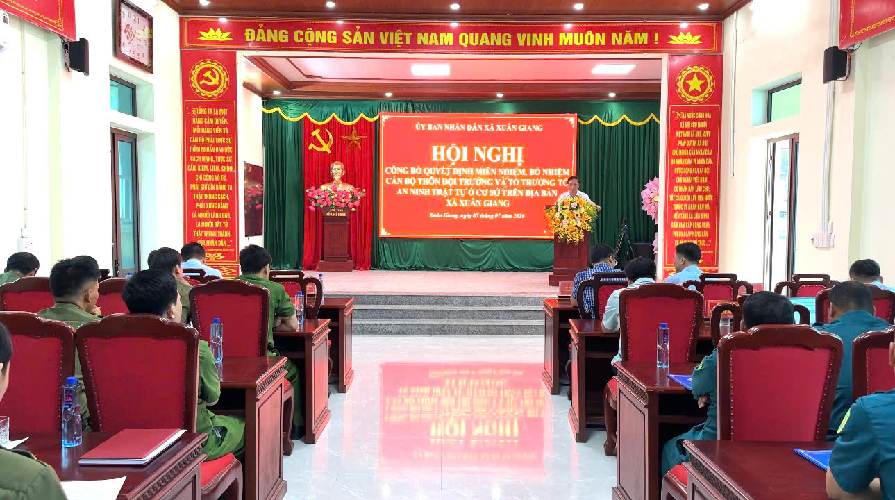 Xuân Giang công bố quyết định miễn nhiệm, bổ nhiệm cán bộ thôn đội trưởng và Tổ trưởng Tổ an ninh trật tự ở cơ sở