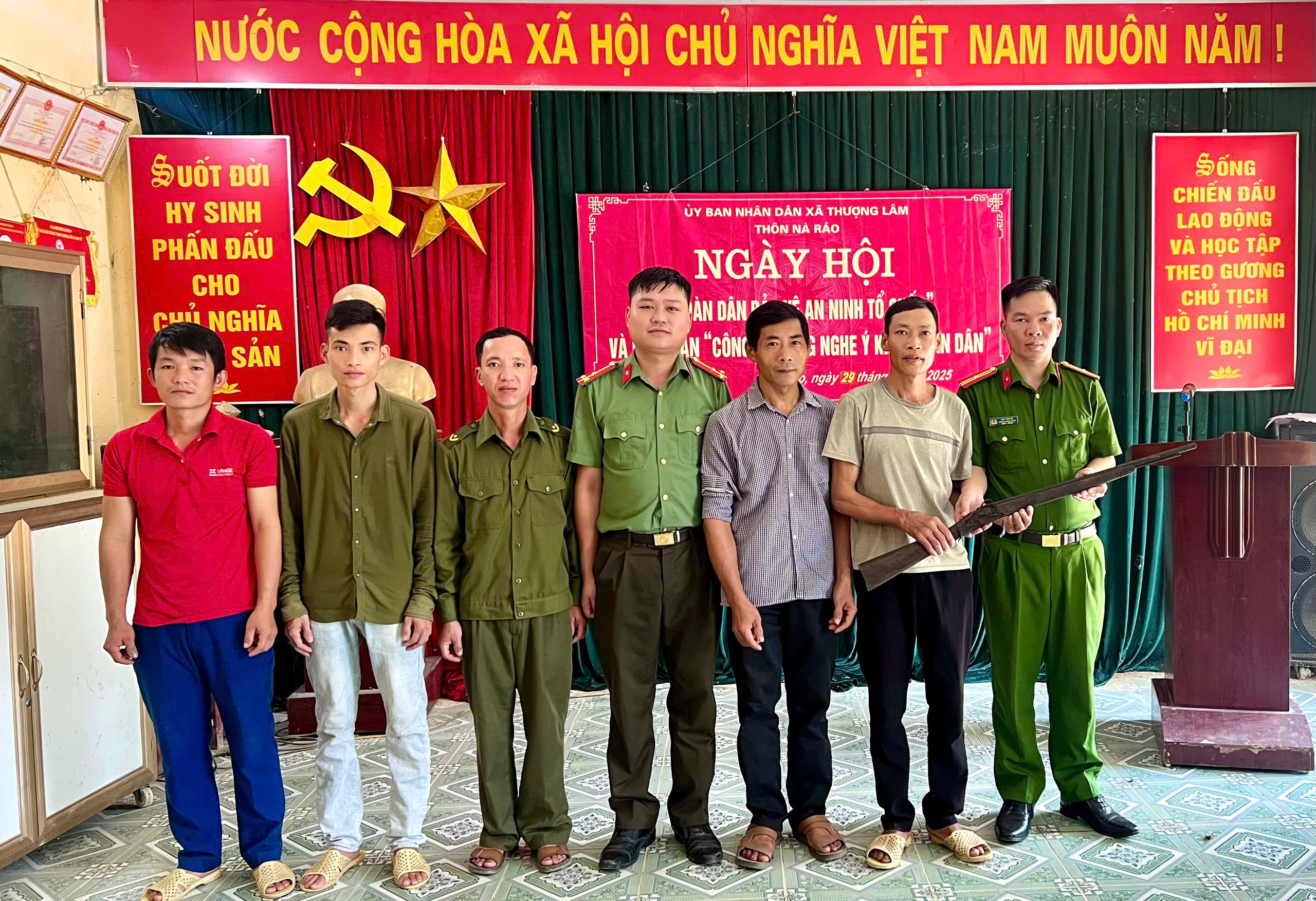 CÔNG AN XÃ THƯỢNG LÂM THAM MƯU UBND XÃ TỔ CHỨC THÀNH CÔNG NGÀY HỘI TOÀN DÂN BẢO VỆ AN NINH TỔ QUỐC